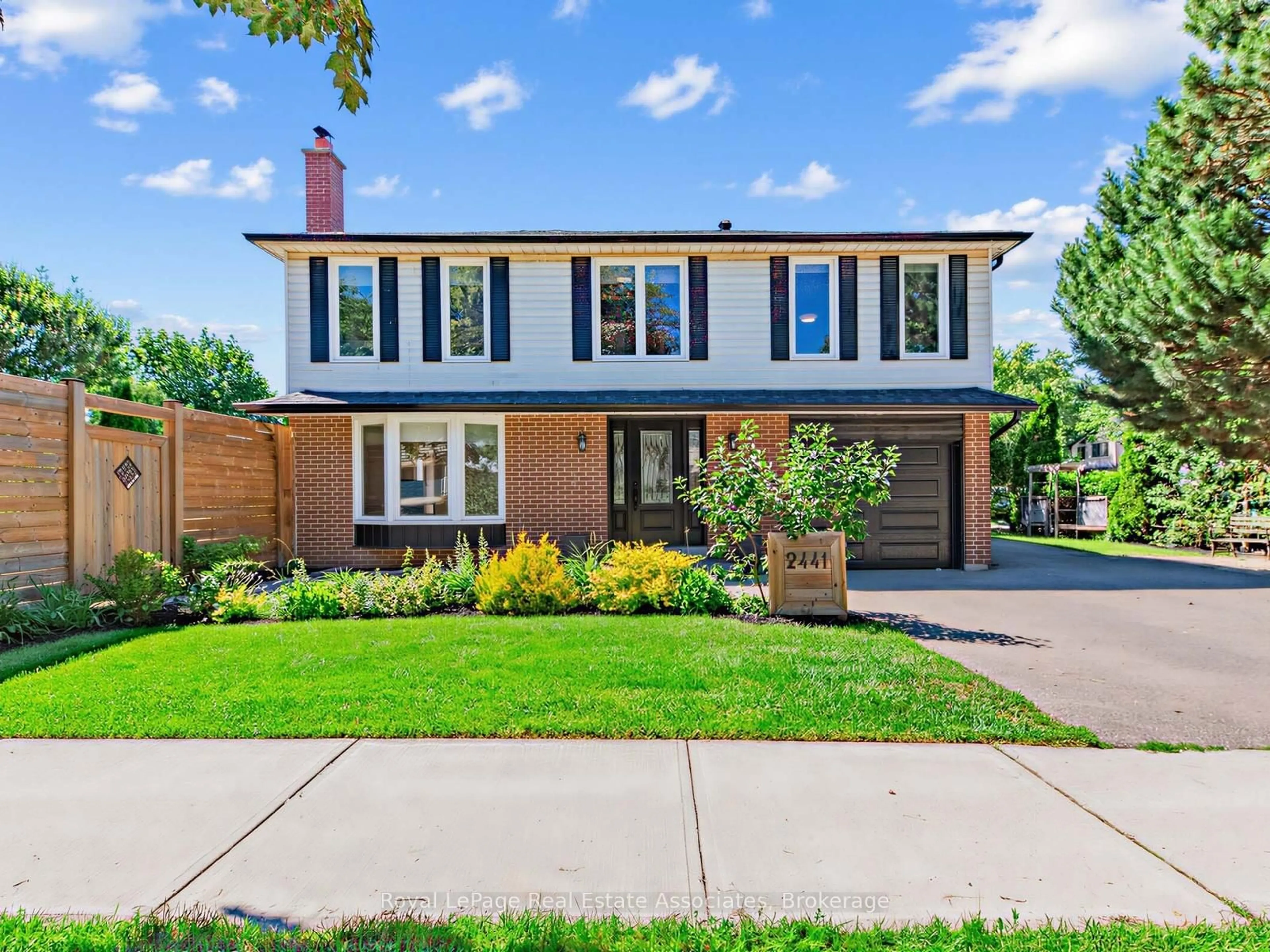 Home with brick exterior material, street for 2441 Winthrop Cres, Mississauga Ontario L5K 2A8