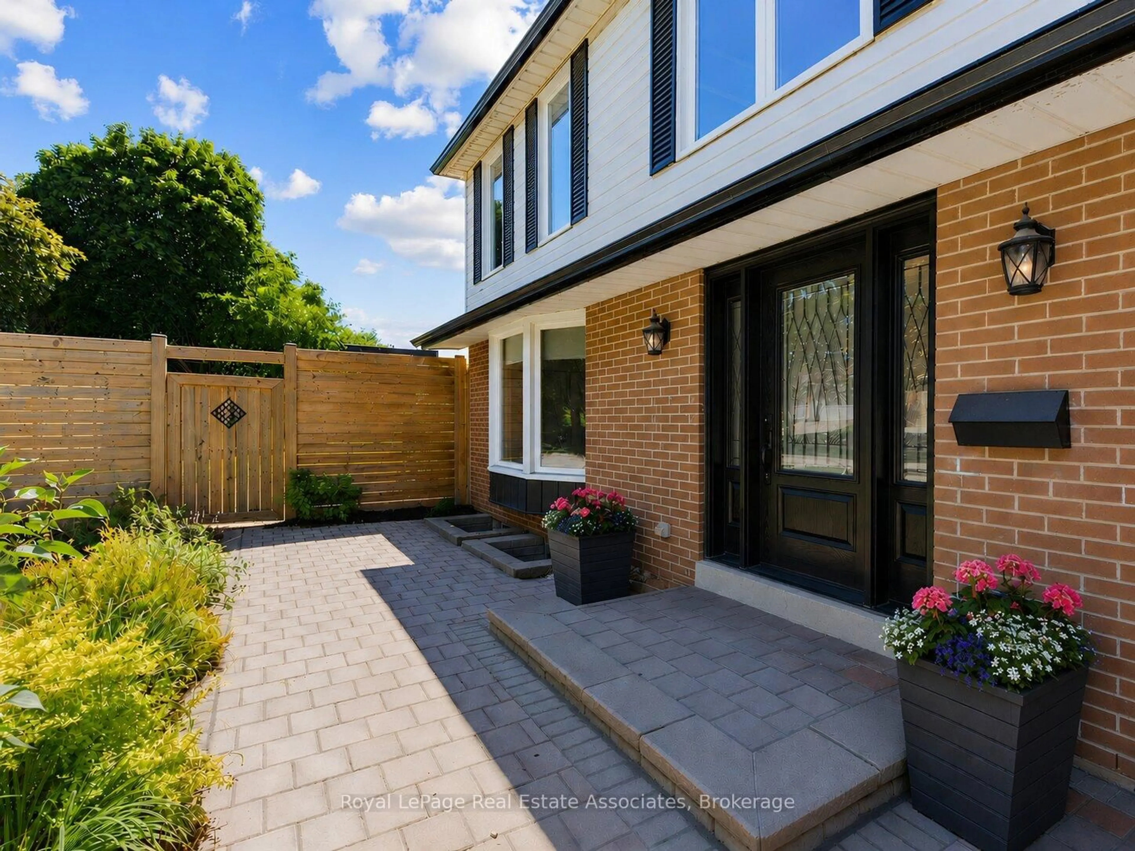 Home with brick exterior material, street for 2441 Winthrop Cres, Mississauga Ontario L5K 2A8