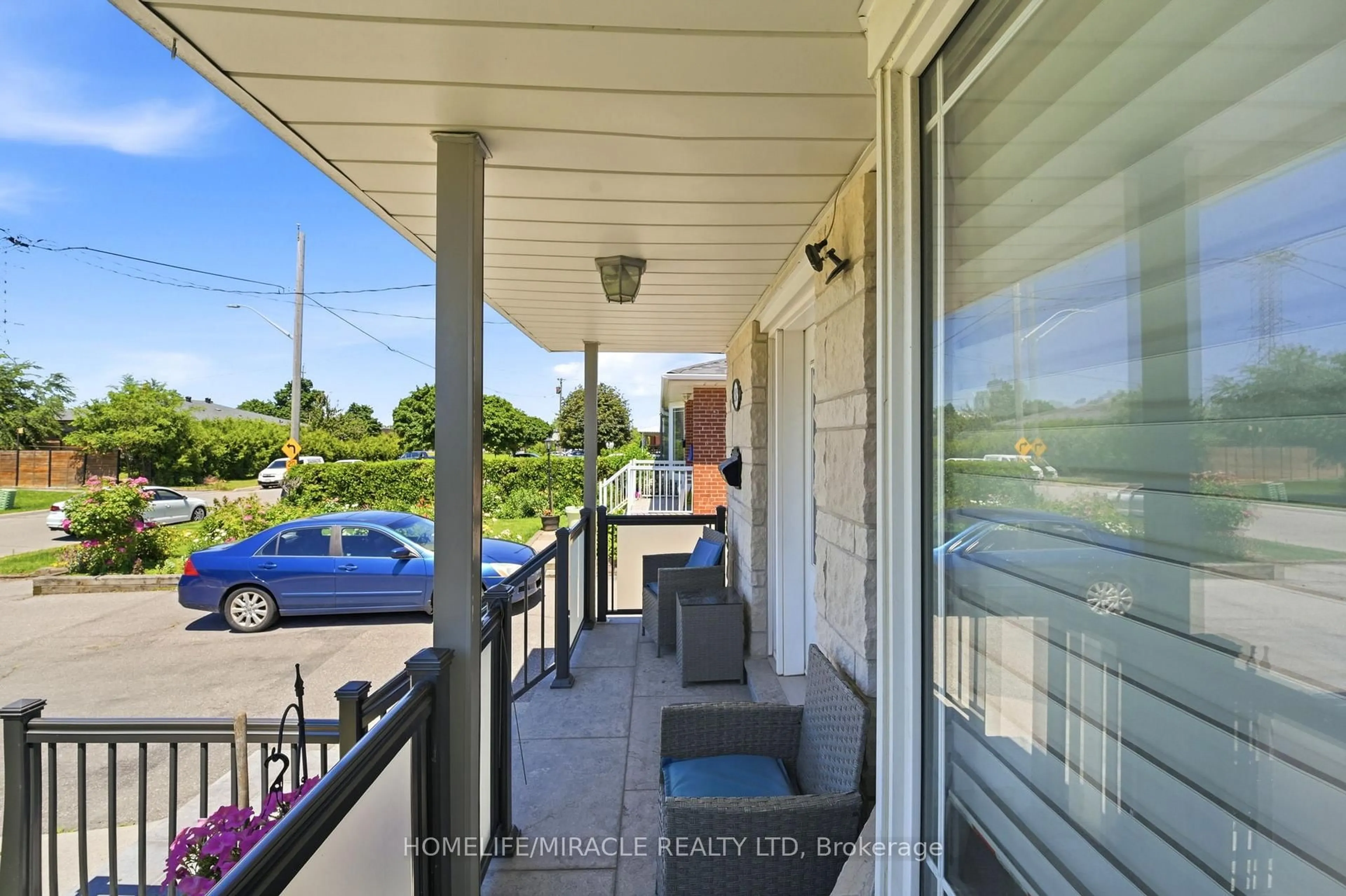 Patio, street for 1585 coram Cres, Mississauga Ontario L4X 1L1