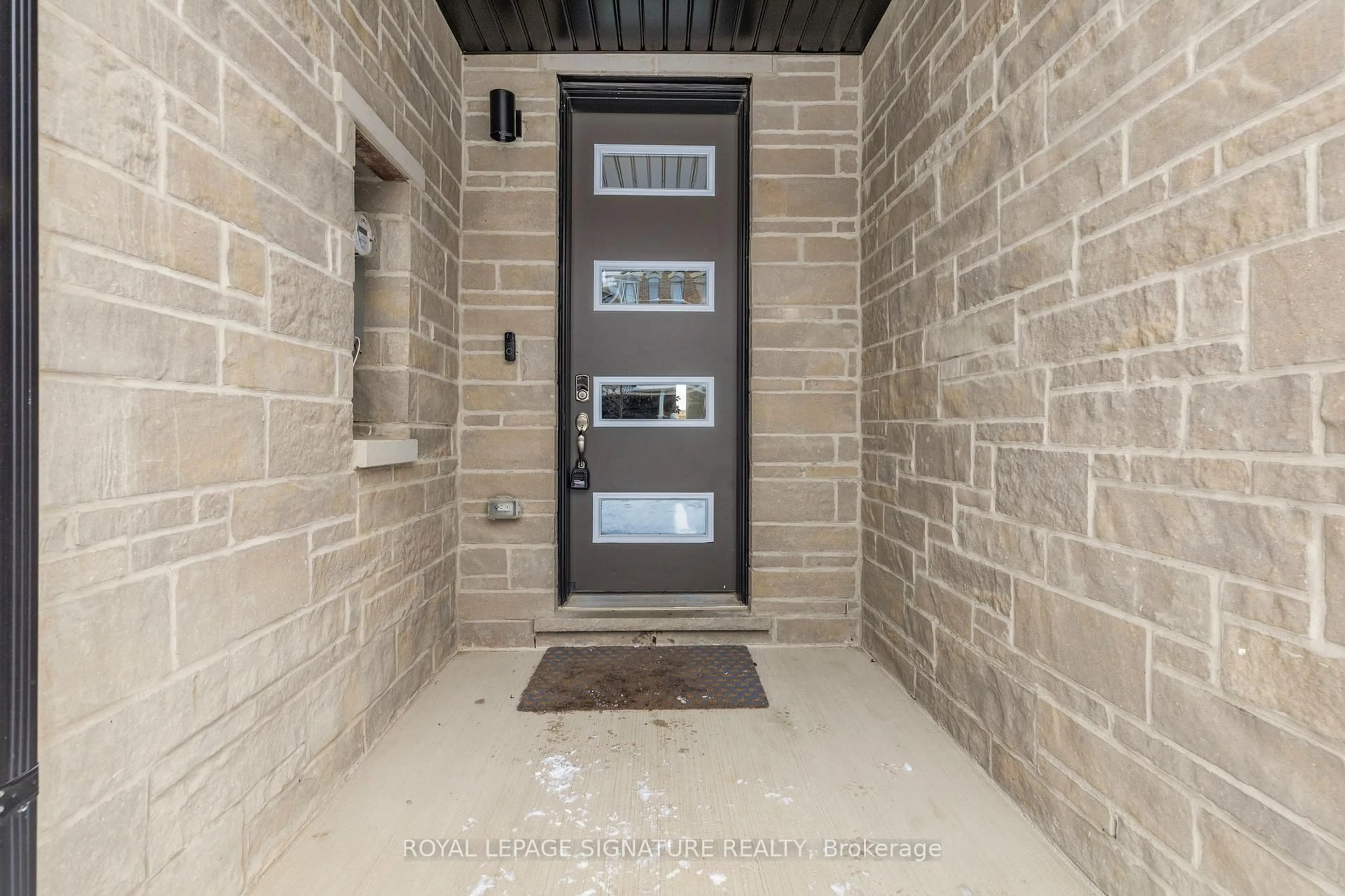 Indoor entryway for 158 Keppel Circ, Brampton Ontario L7A 5K7