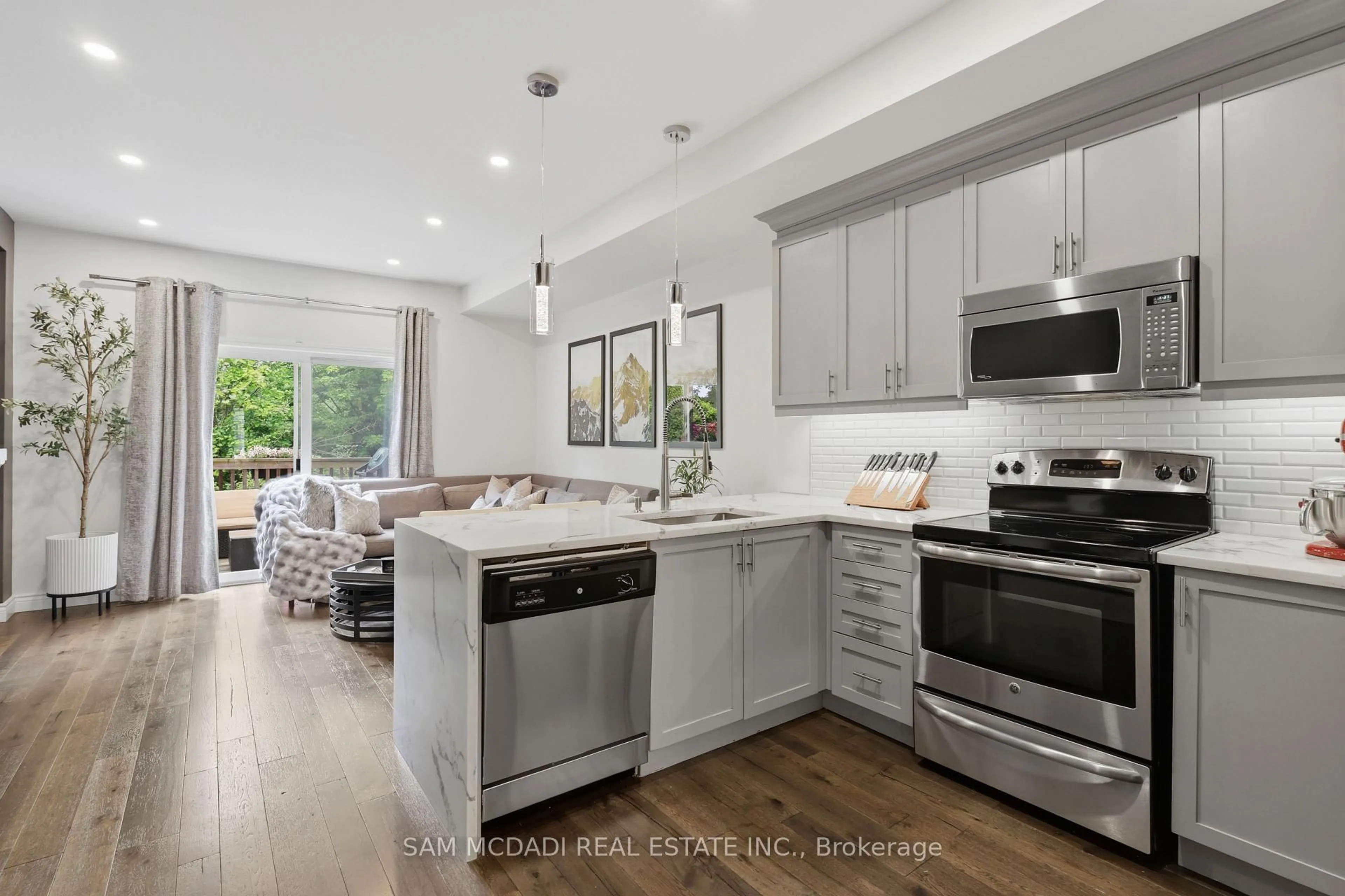 Open concept kitchen, ceramic/tile floor for 4154 Galileo Common, Burlington Ontario L7L 0G7