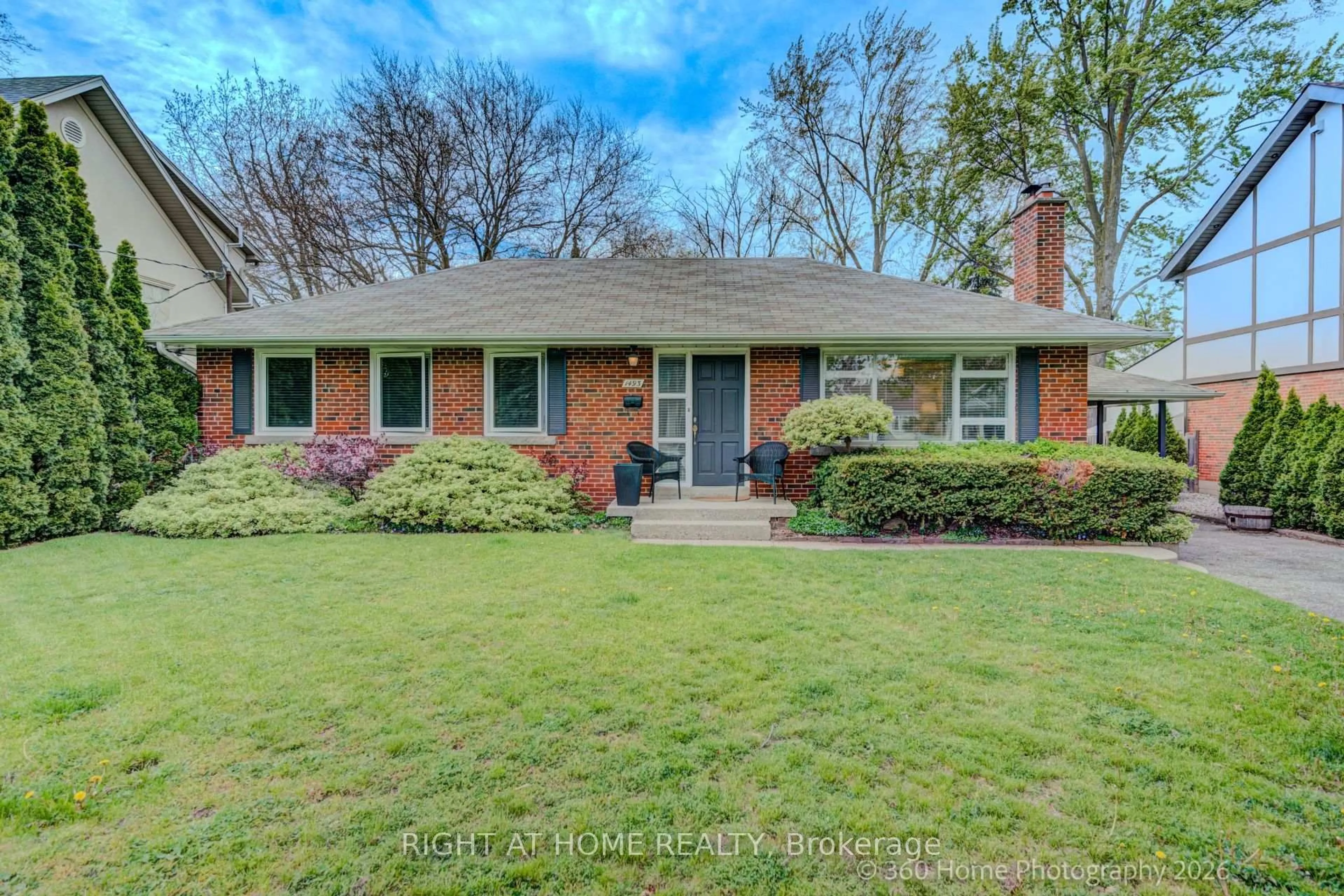 Home with brick exterior material, street for 1493 CONSTANCE Dr, Oakville Ontario L6J 2T8