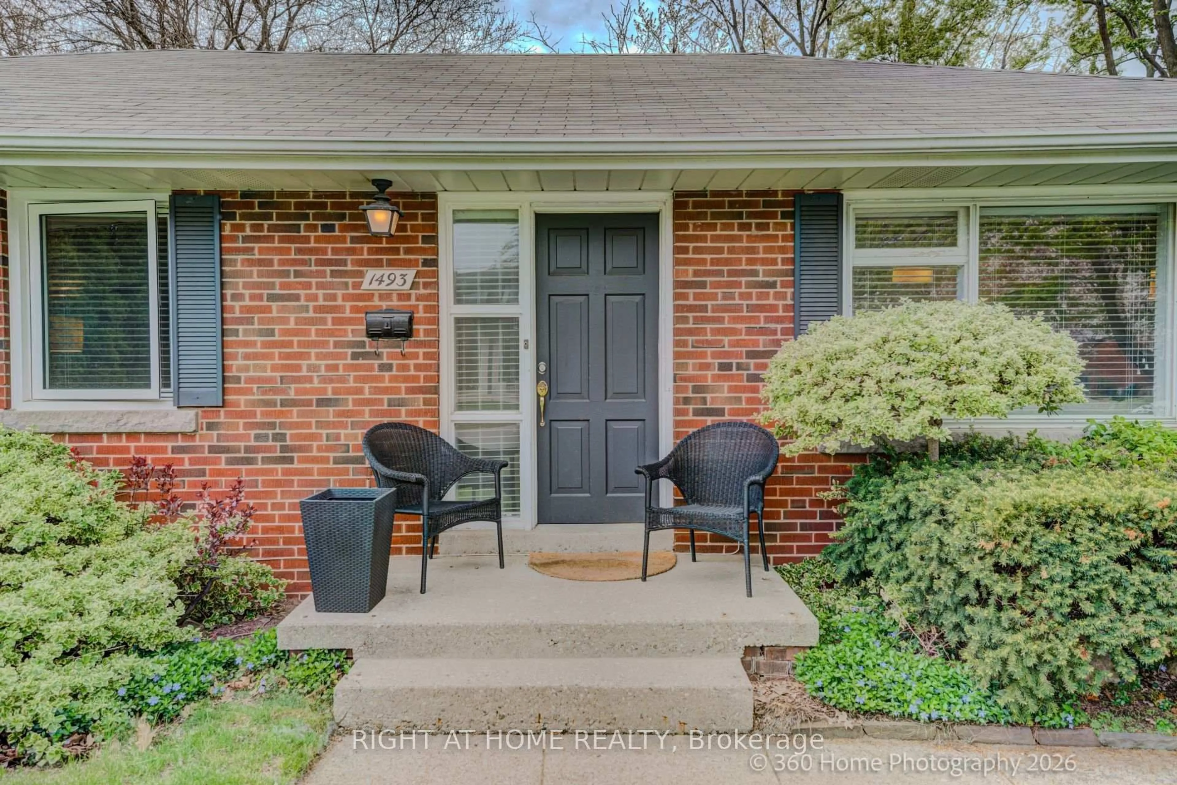 Home with brick exterior material, street for 1493 CONSTANCE Dr, Oakville Ontario L6J 2T8