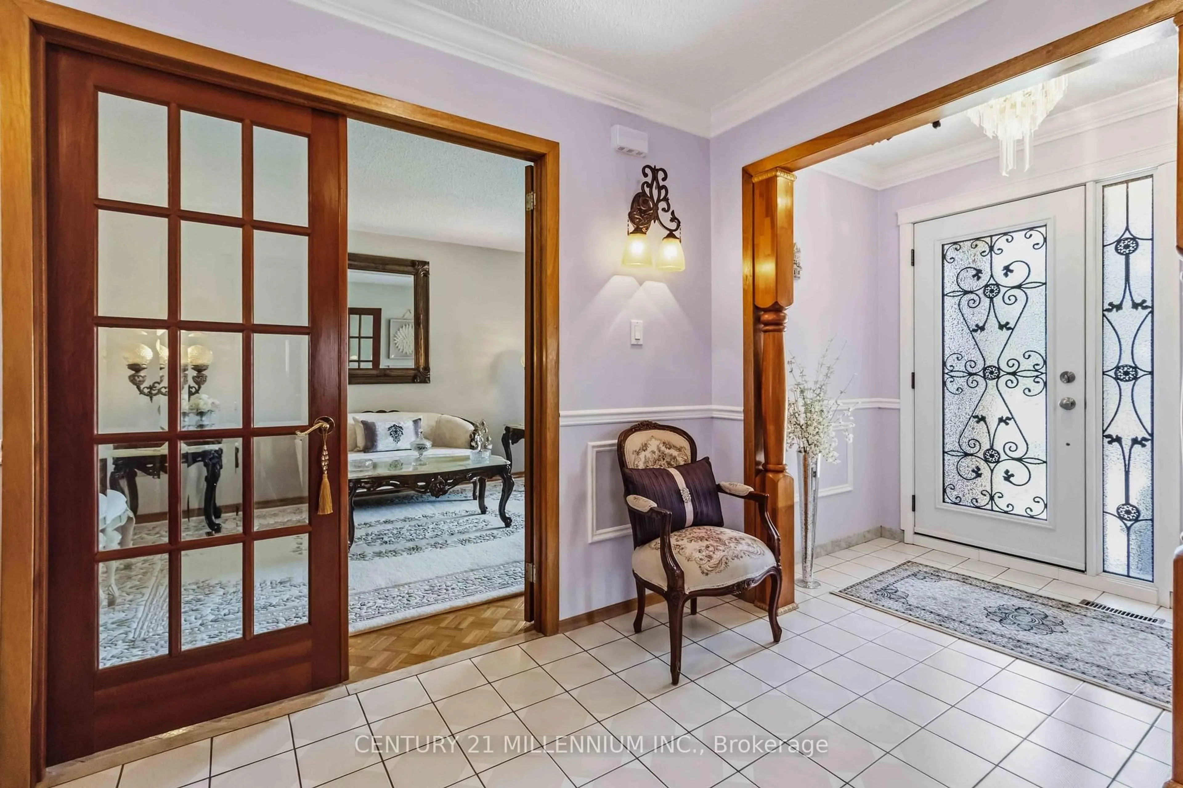 Indoor entryway for 83 Sunforest Dr, Brampton Ontario L6Z 2W3