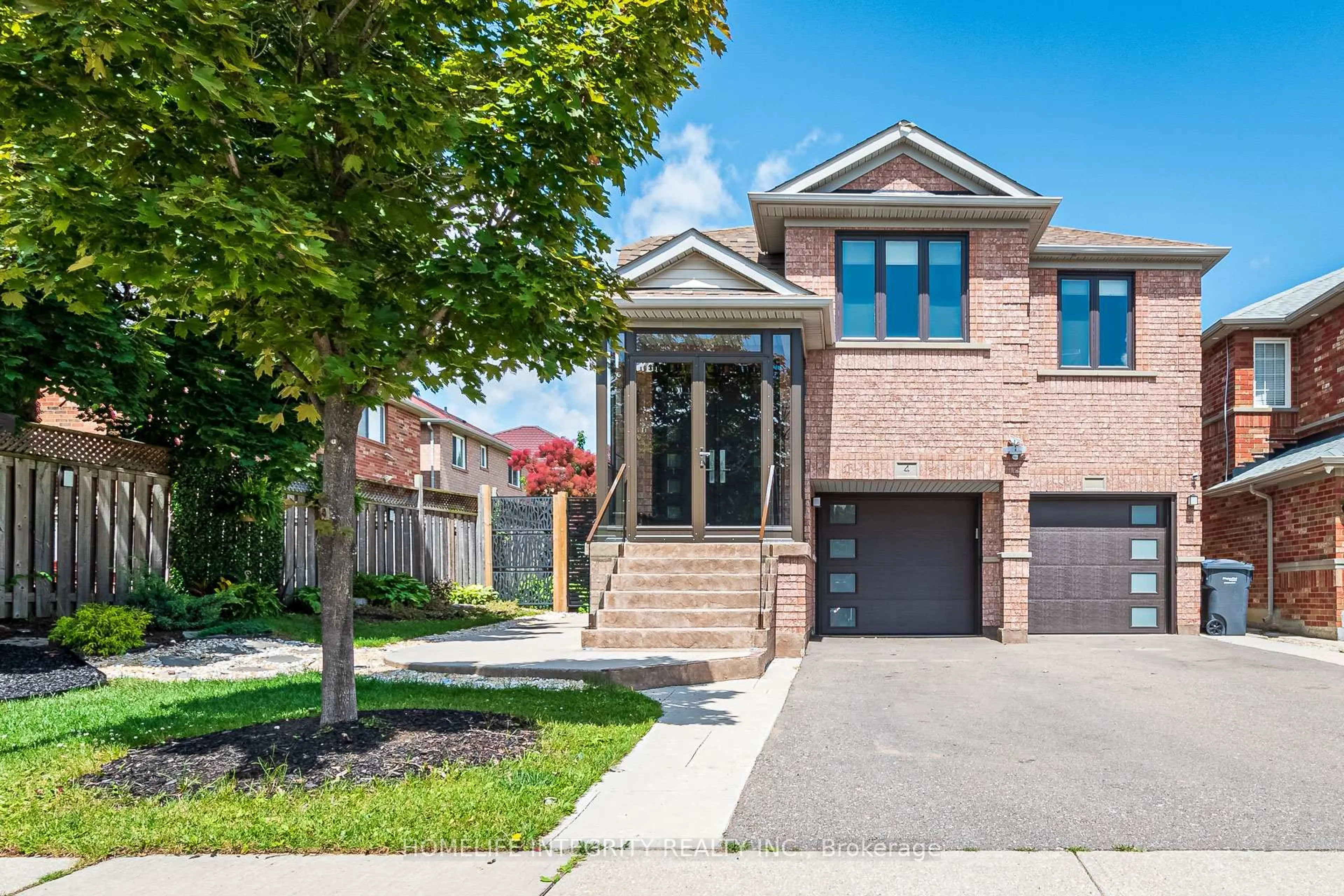 Home with brick exterior material, street for 4 Silverbell Crt, Brampton Ontario L7A 3V3