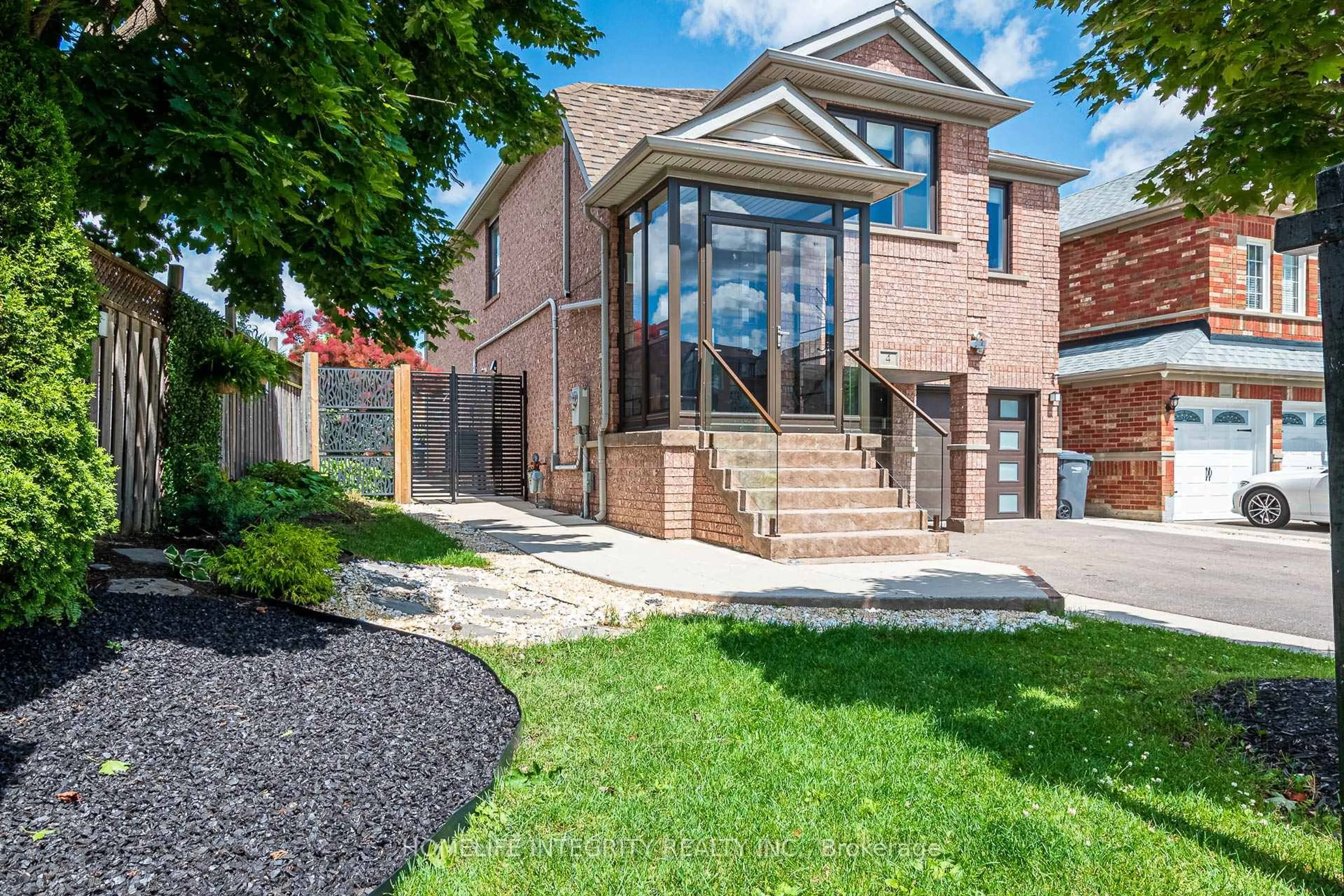 Home with brick exterior material, street for 4 Silverbell Crt, Brampton Ontario L7A 3V3