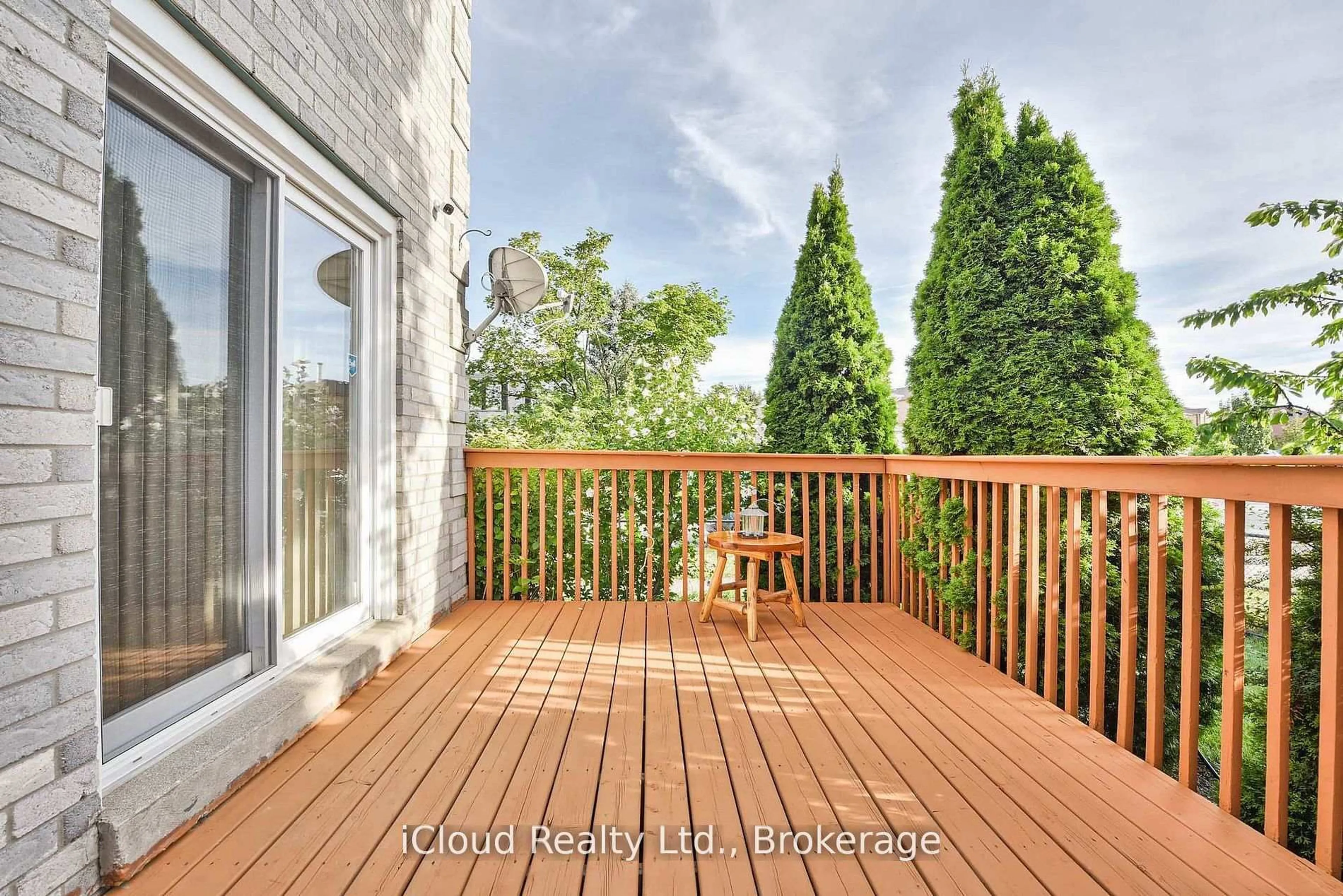 Patio, water/lake/river/ocean view for 14 Timberlane Dr, Brampton Ontario L6Y 3Y3