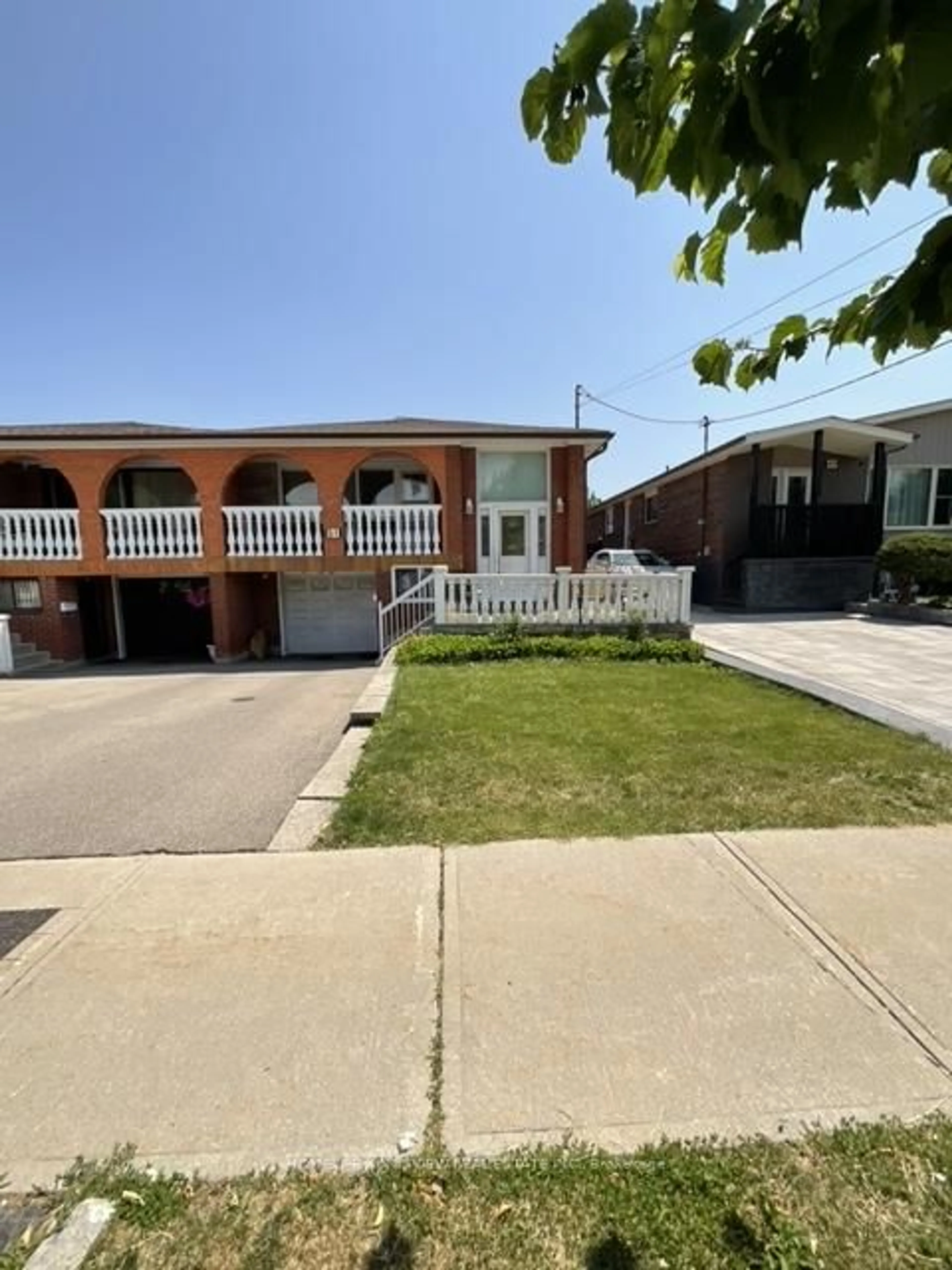 A pic from outside/outdoor area/front of a property/back of a property/a pic from drone, street for 51 Seacliffe Blvd, Toronto Ontario M9L 2G7
