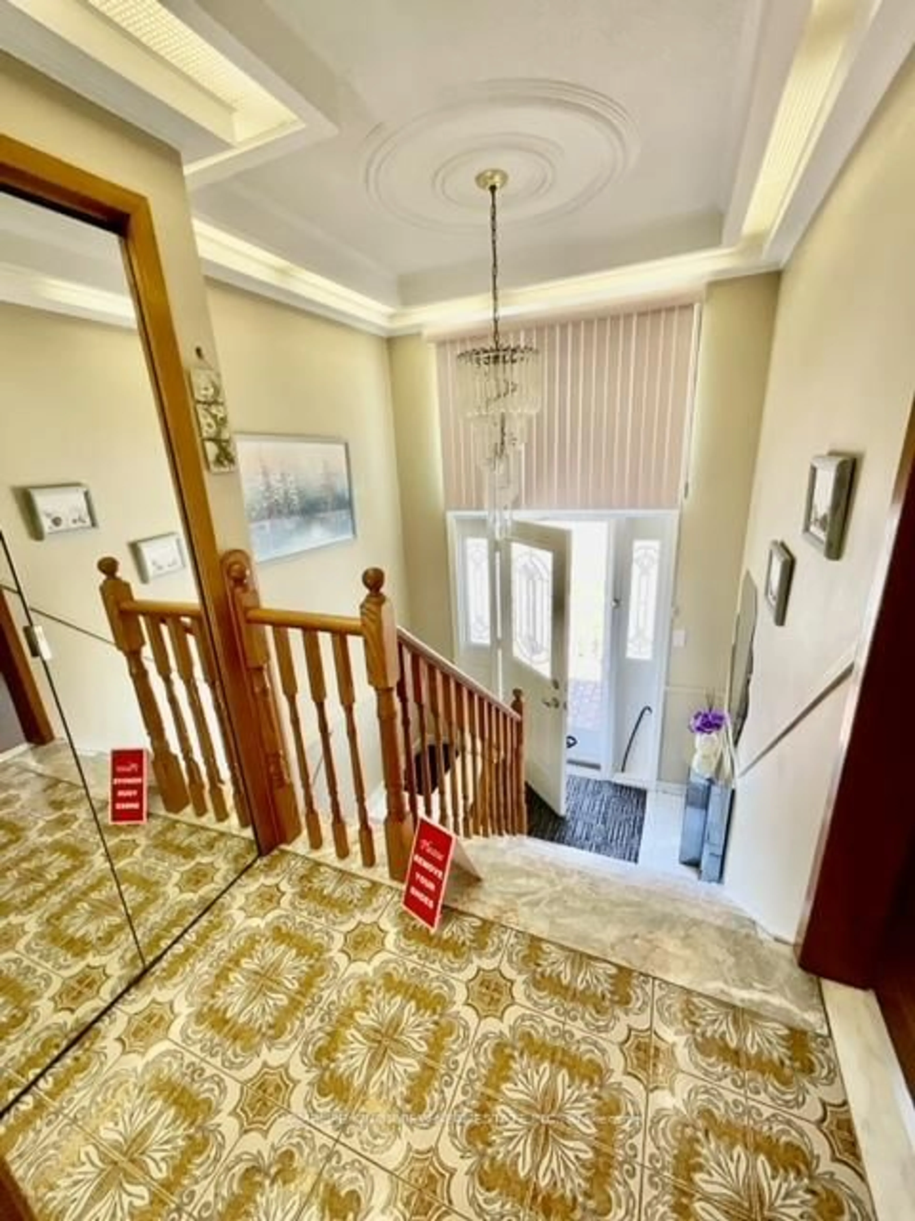 Indoor foyer for 51 Seacliffe Blvd, Toronto Ontario M9L 2G7