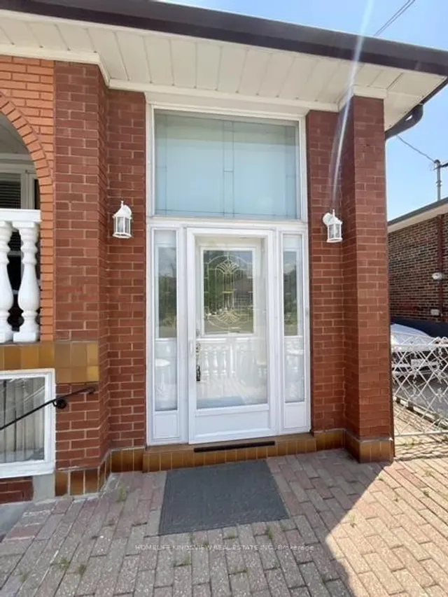 51 Seacliffe Blvd, Toronto 3