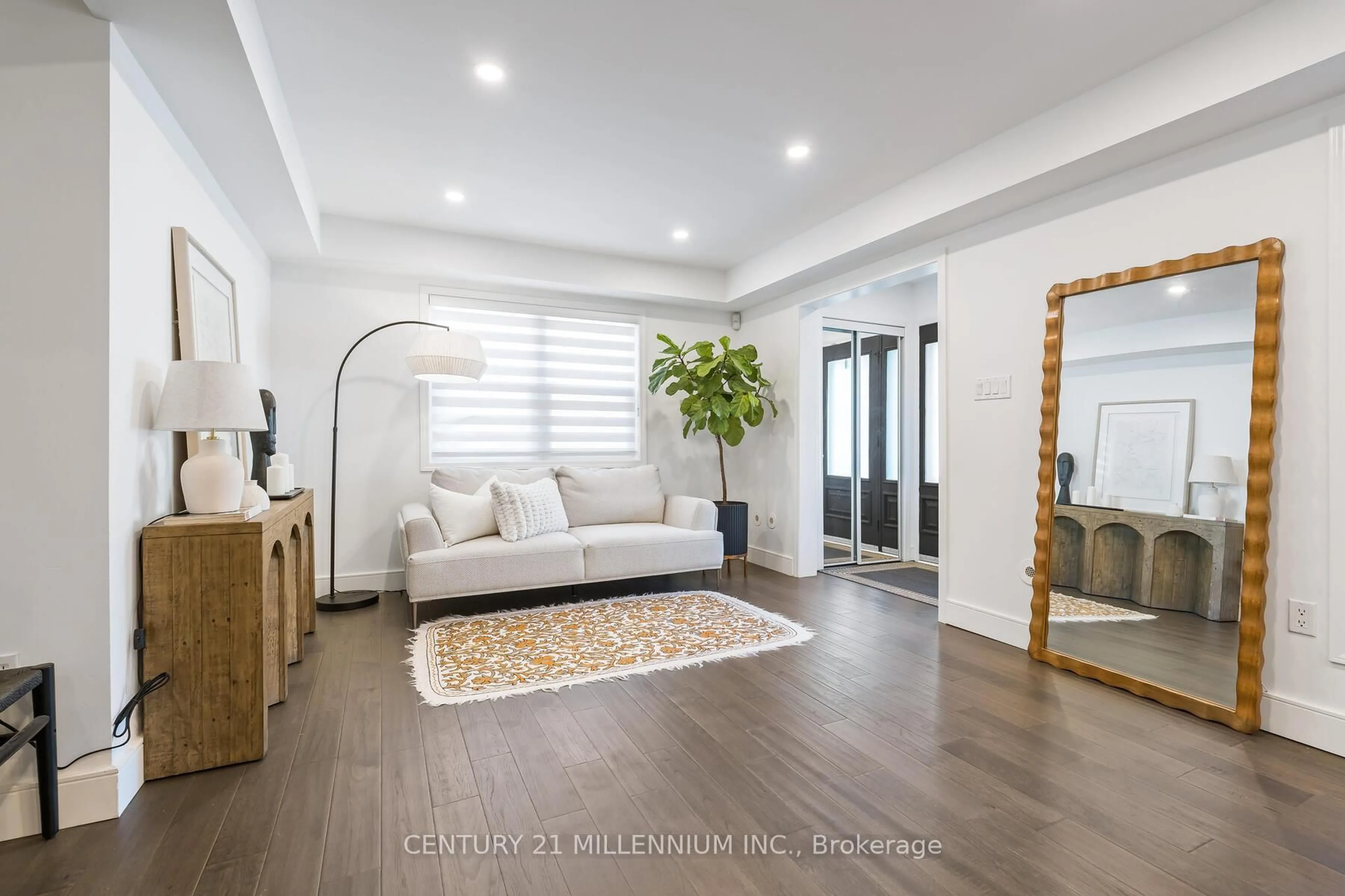 Indoor entryway for 672 Holly Ave, Milton Ontario L9T 0G2