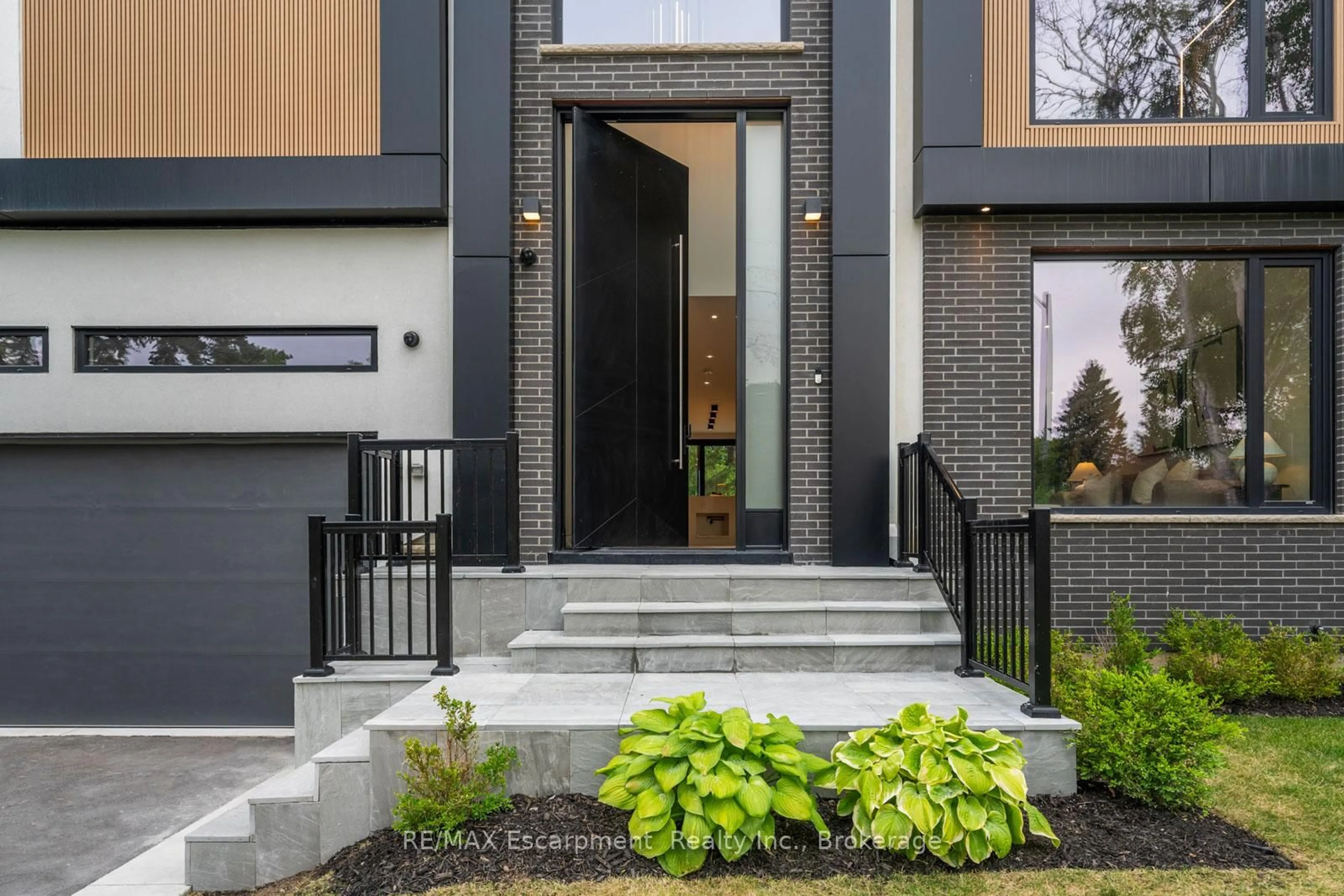Unknown for 298 Strathcona Dr, Burlington Ontario L7L 2E1