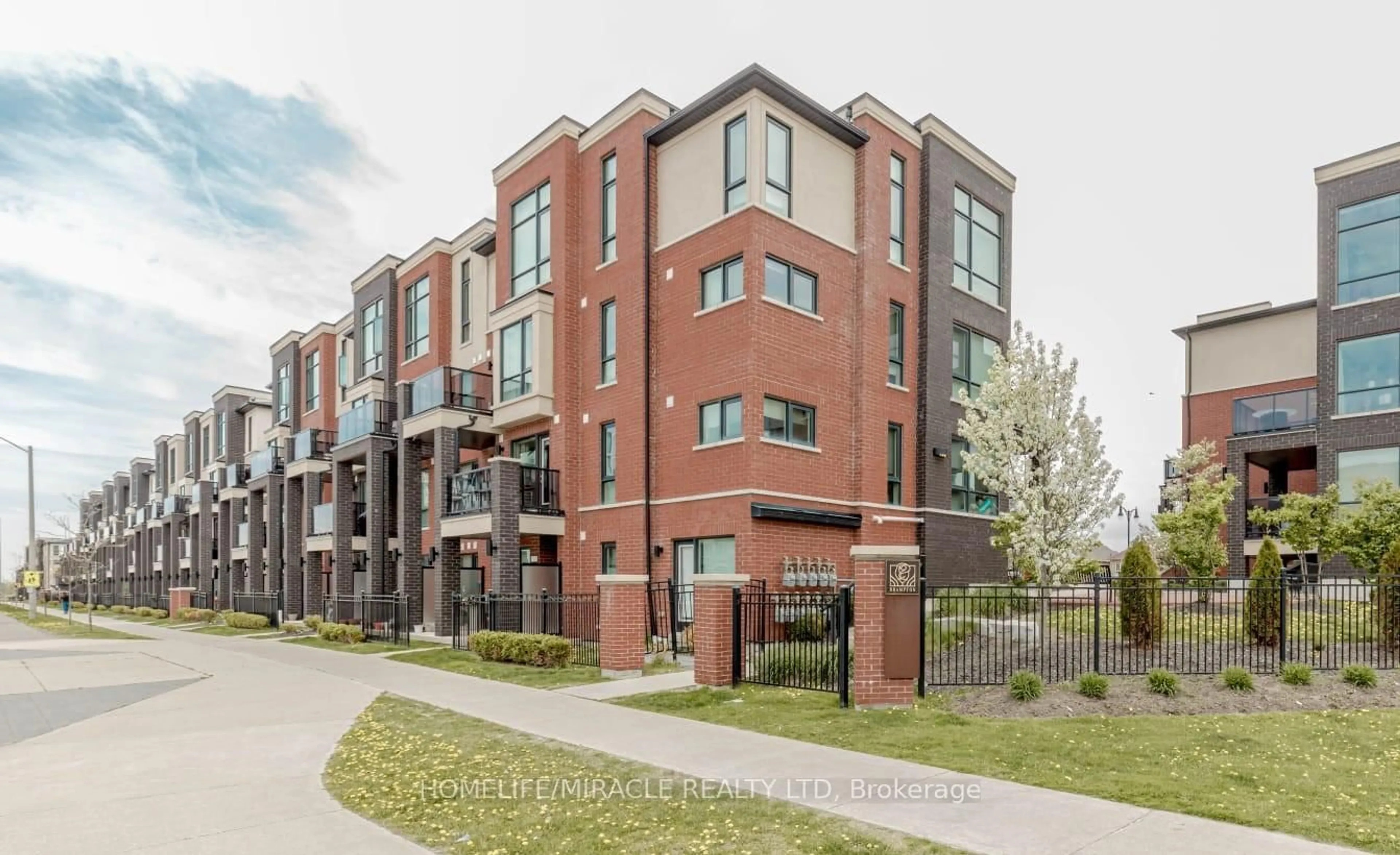 Home with brick exterior material, building for 100 Dufay Rd #29, Brampton Ontario L7A 4S3
