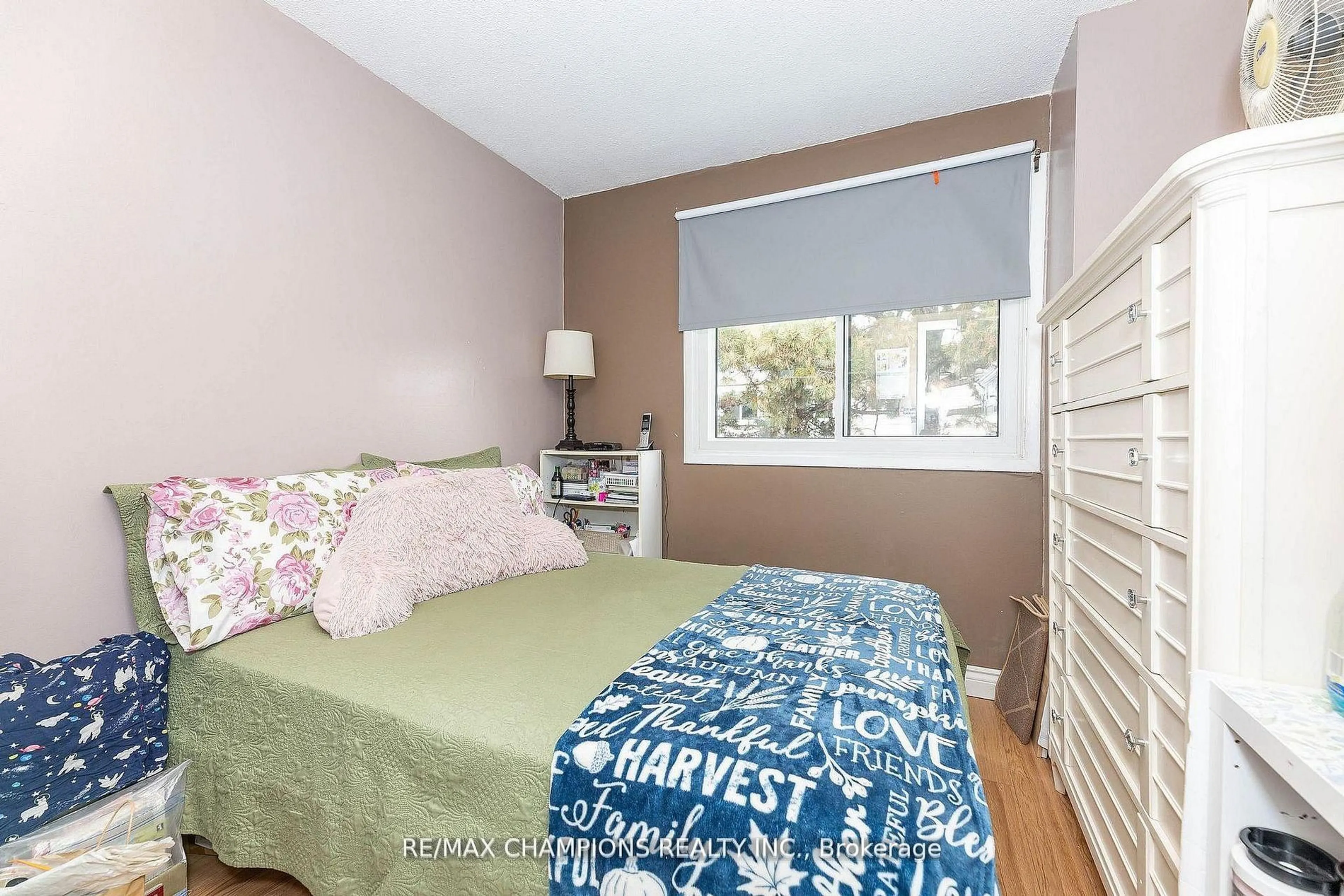 Bedroom with bed, unknown for 3525 Brandon Gate Dr #17, Mississauga Ontario L4T 3M3