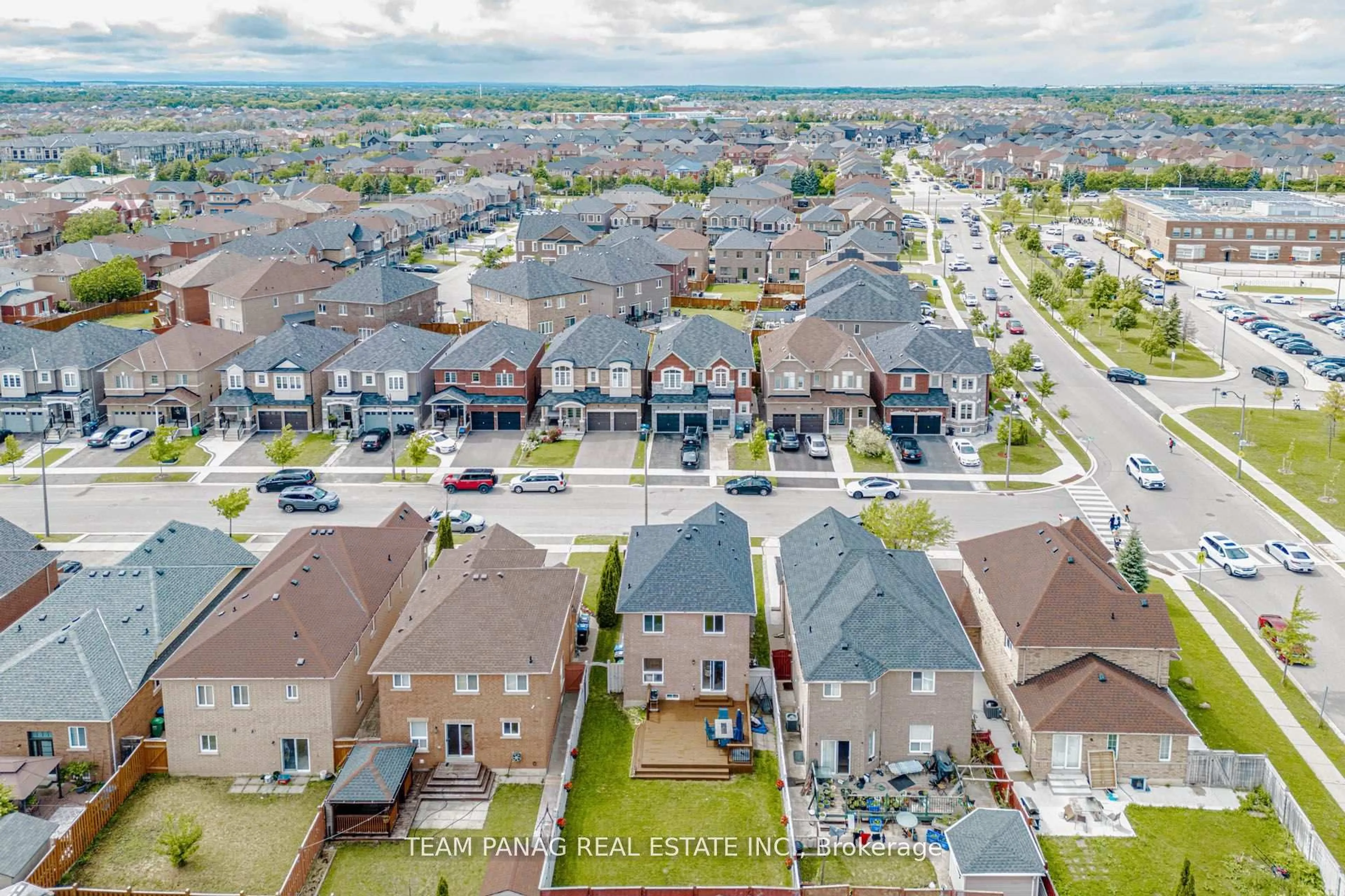 A pic from outside/outdoor area/front of a property/back of a property/a pic from drone, street for 5 Denim Dr, Brampton Ontario L6P 1K4