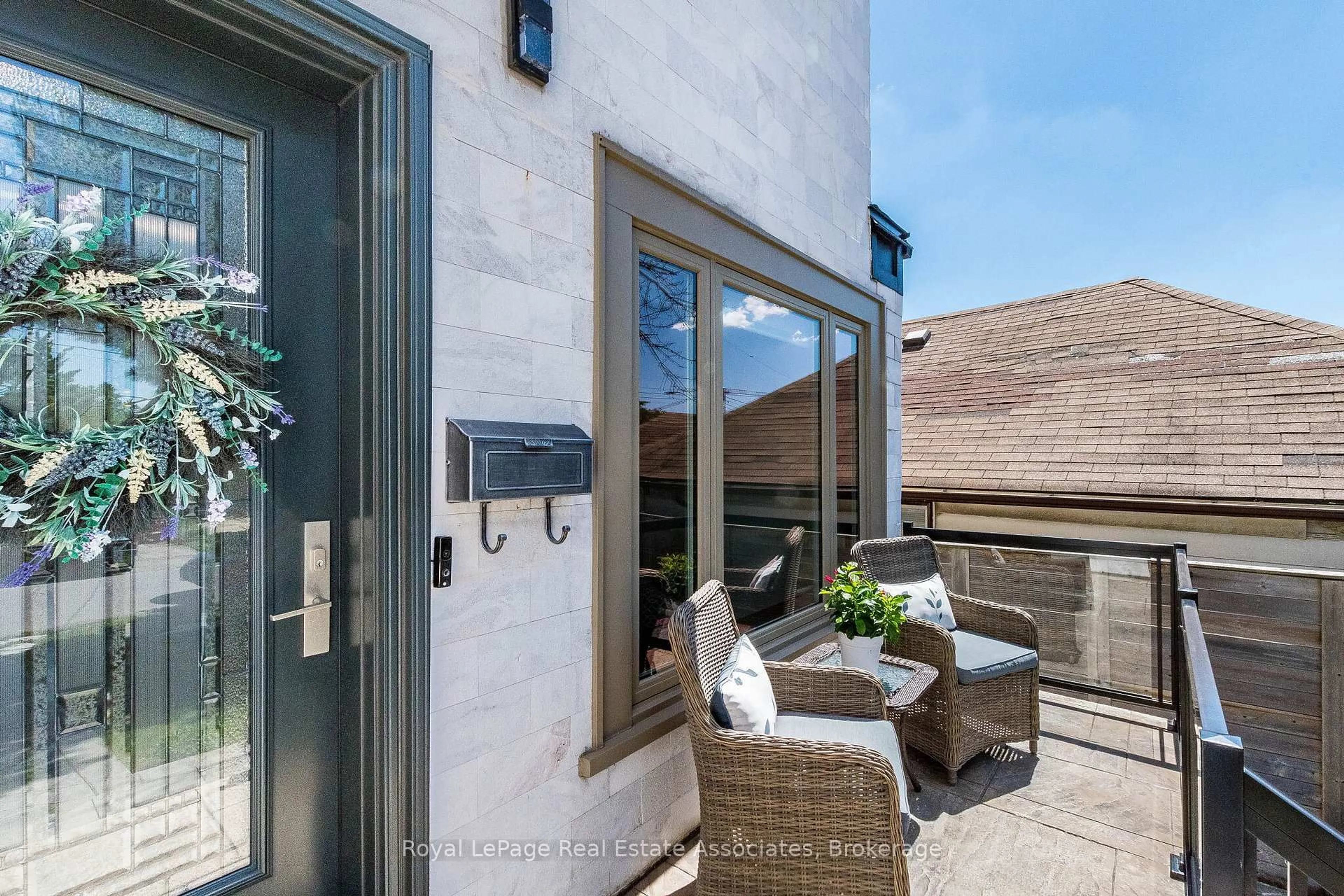 Unknown for 1071 Westmount Ave, Mississauga Ontario L5E 1X5