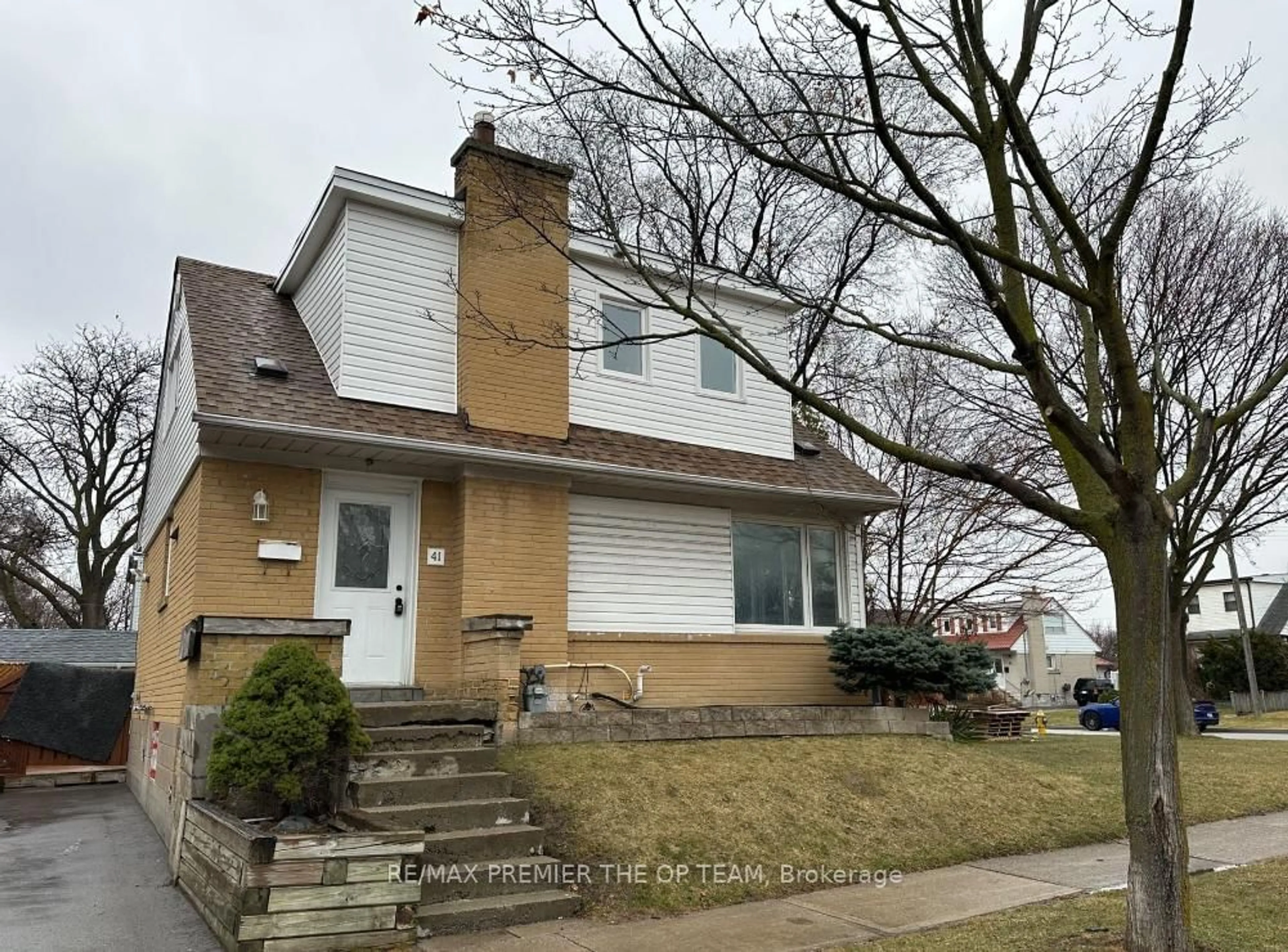 Home with vinyl exterior material, street for 41 Tofield Cres, Toronto Ontario M9W 2B8