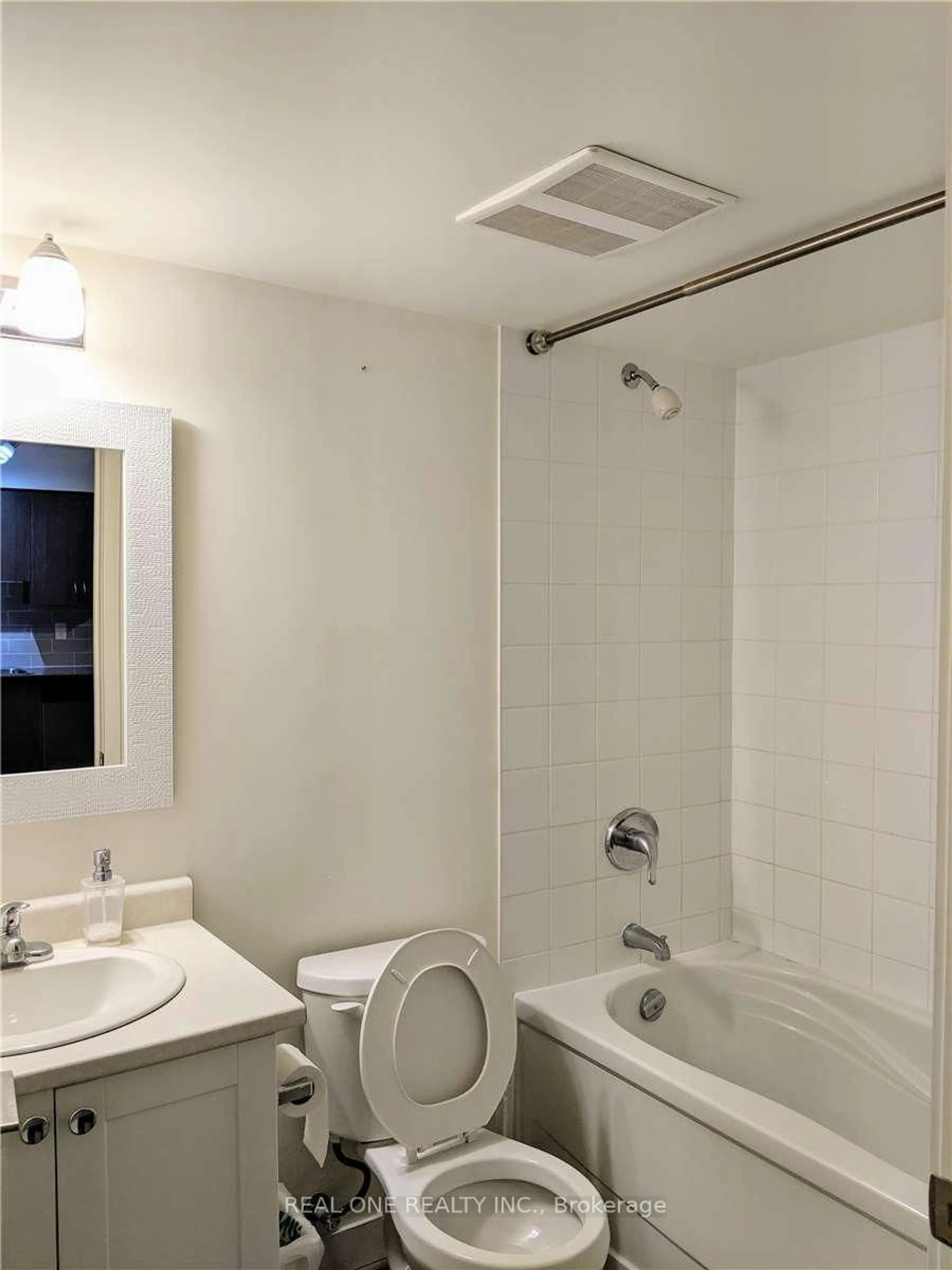 Standard bathroom, unknown for 812 Lansdowne Ave #624, Toronto Ontario M6H 4K5