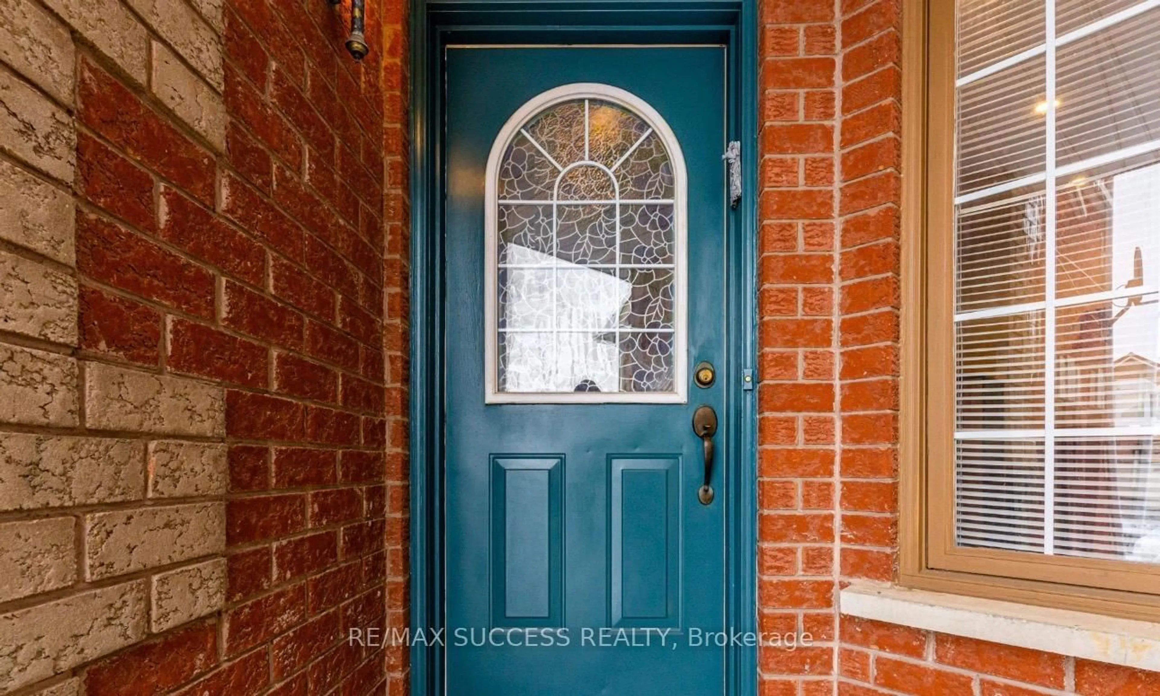 Indoor entryway for 118 White Tail Cres, Brampton Ontario L6Y 5C3
