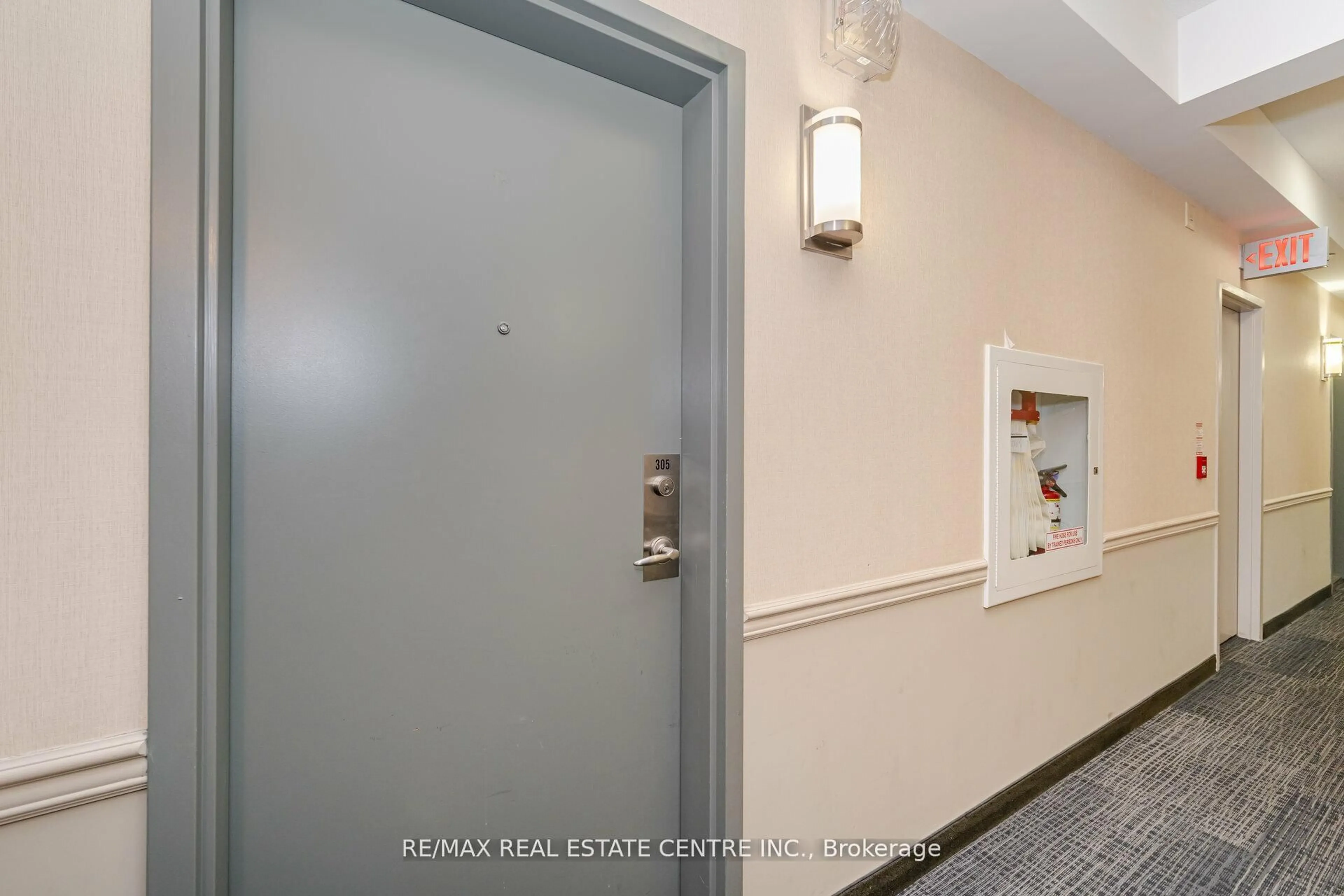 Indoor foyer for 5150 Winston Churchill Blvd #305, Mississauga Ontario L5M 0P1