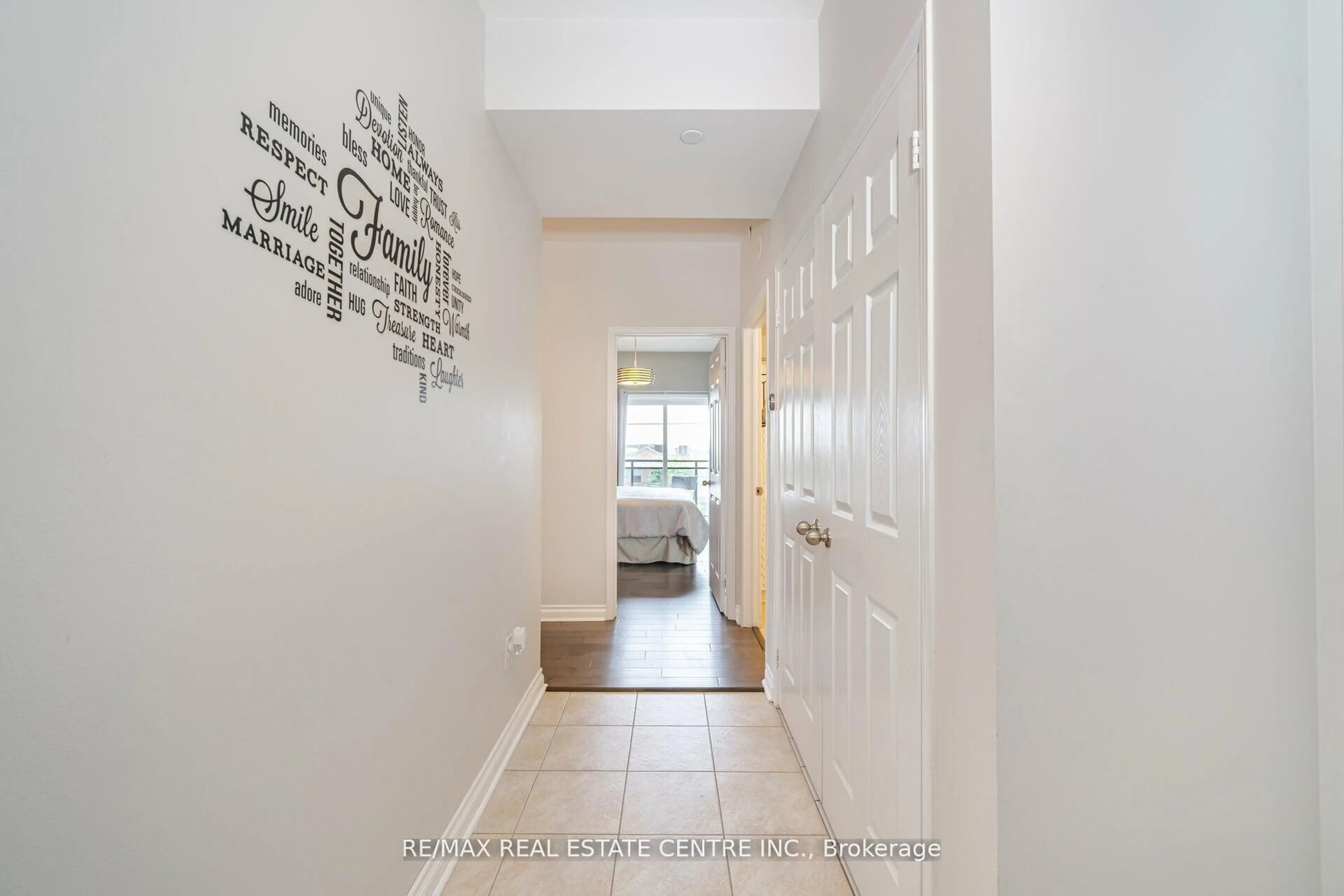 Indoor entryway for 5150 Winston Churchill Blvd #305, Mississauga Ontario L5M 0P1