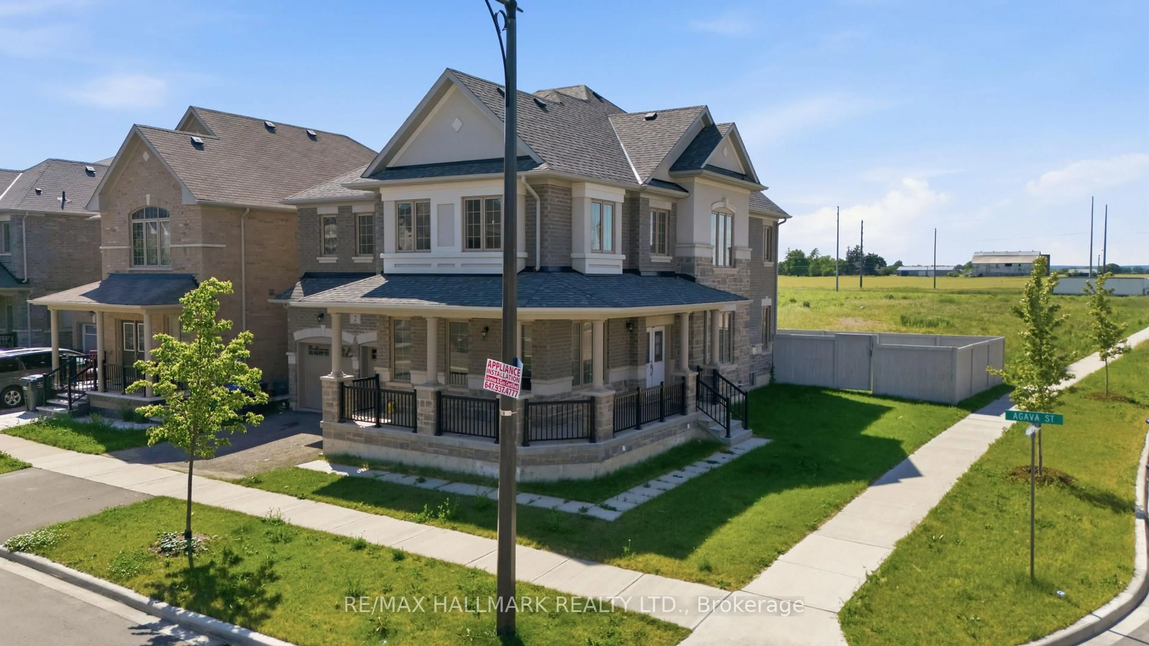 A pic from outside/outdoor area/front of a property/back of a property/a pic from drone, unknown for 2 Agava St, Brampton Ontario L7A 4S5