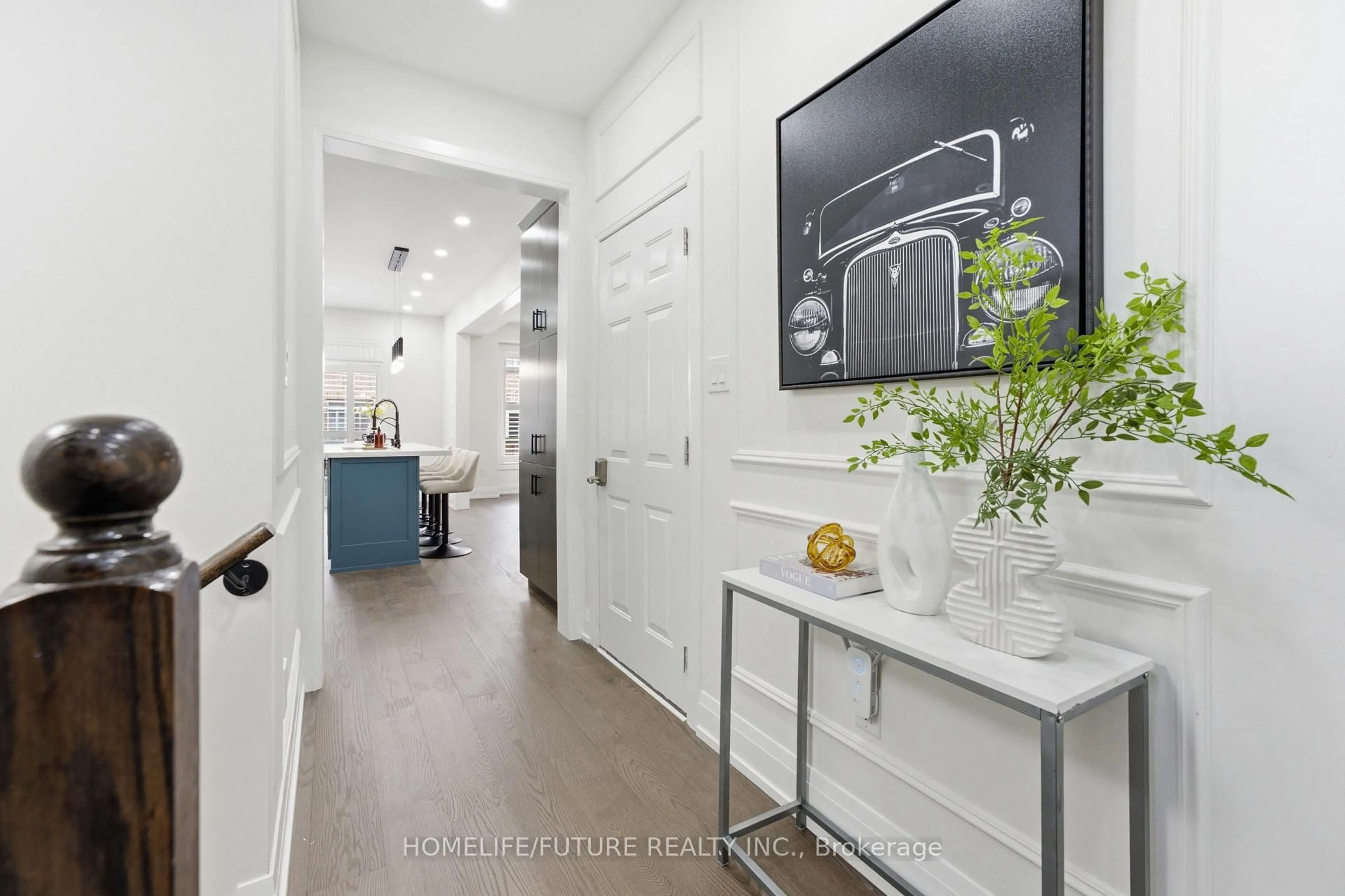 Indoor entryway for 127 Huguenot Rd, Oakville Ontario L8H 0M3