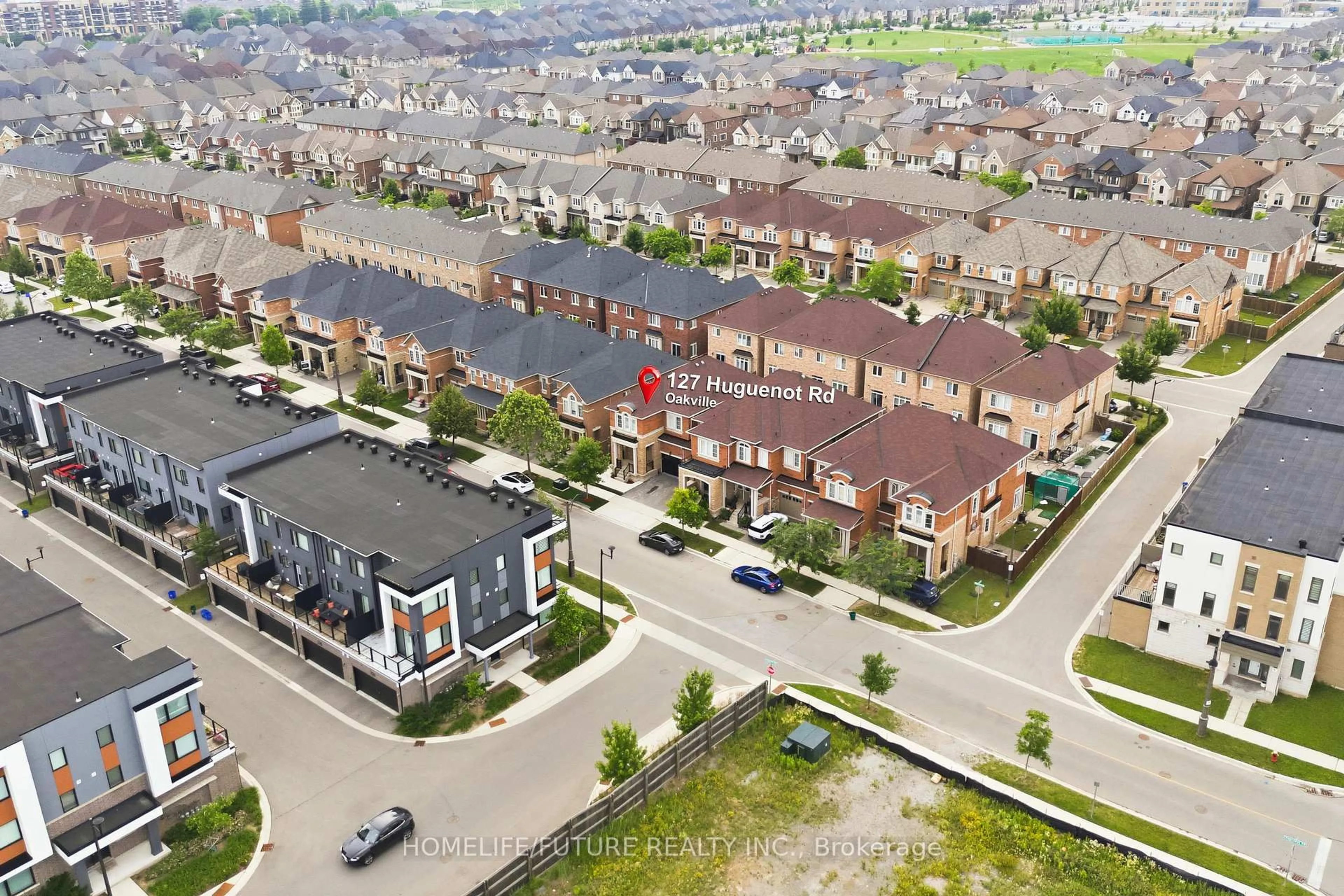 A pic from outside/outdoor area/front of a property/back of a property/a pic from drone, street for 127 Huguenot Rd, Oakville Ontario L8H 0M3