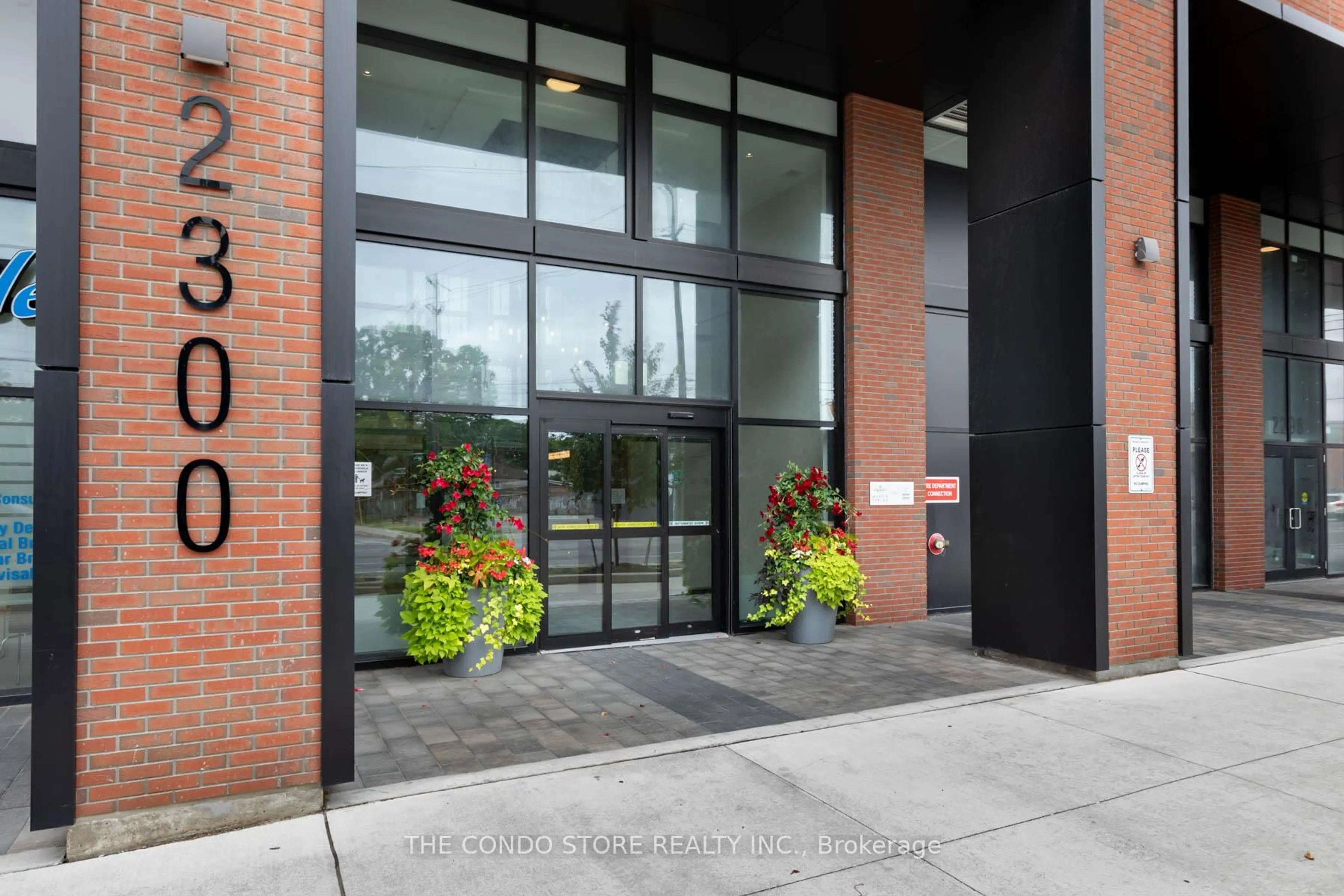 Indoor foyer for 2300 St. Clair Ave #905, Toronto Ontario M6N 1K8