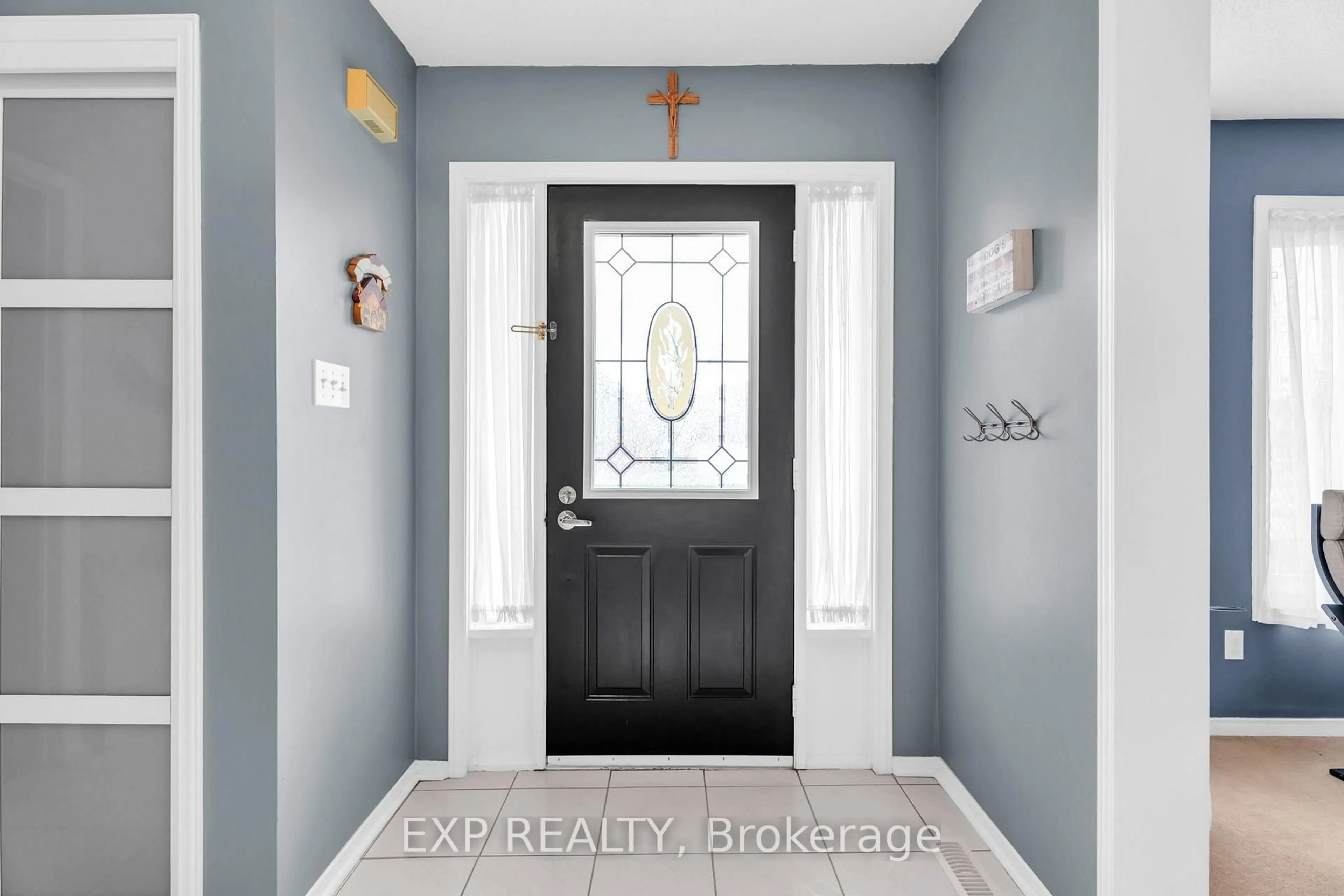 Indoor entryway for 22 Bristol Ave, Brampton Ontario L6X 2B3