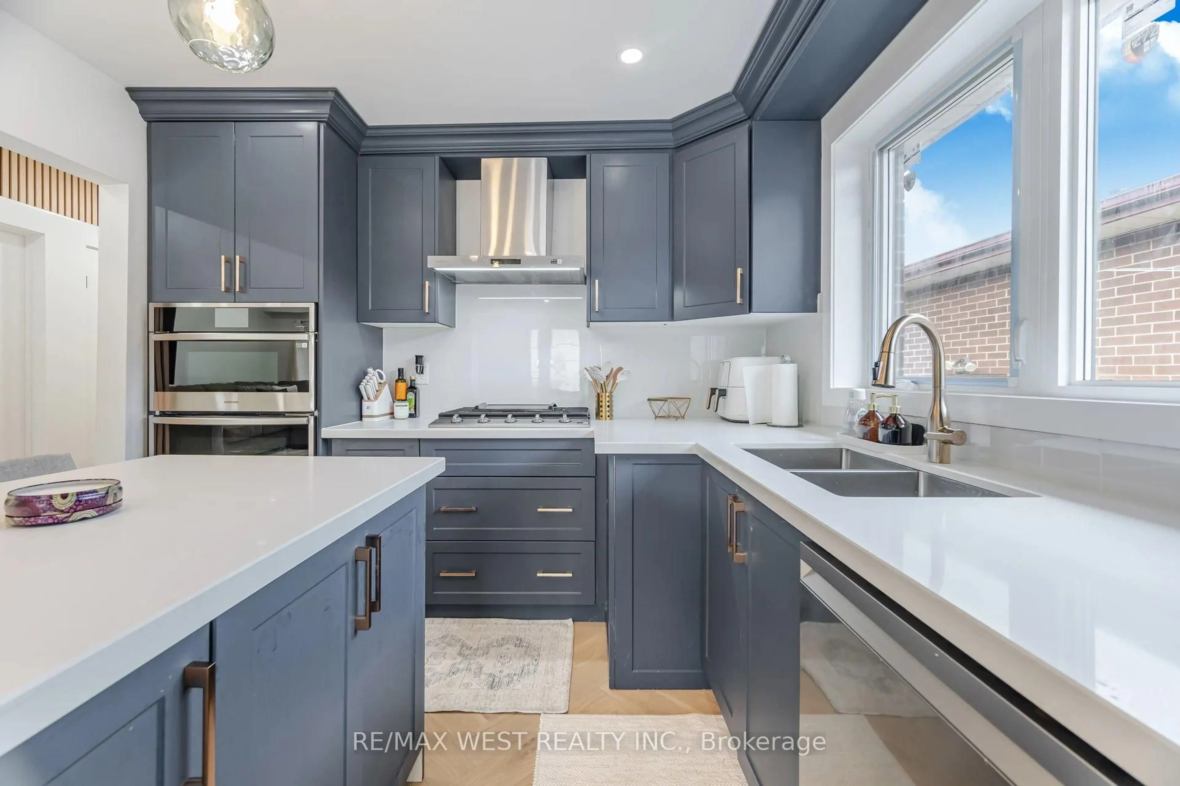 Contemporary kitchen, ceramic/tile floor for 92 Archibald St, Brampton Ontario L6X 1L9