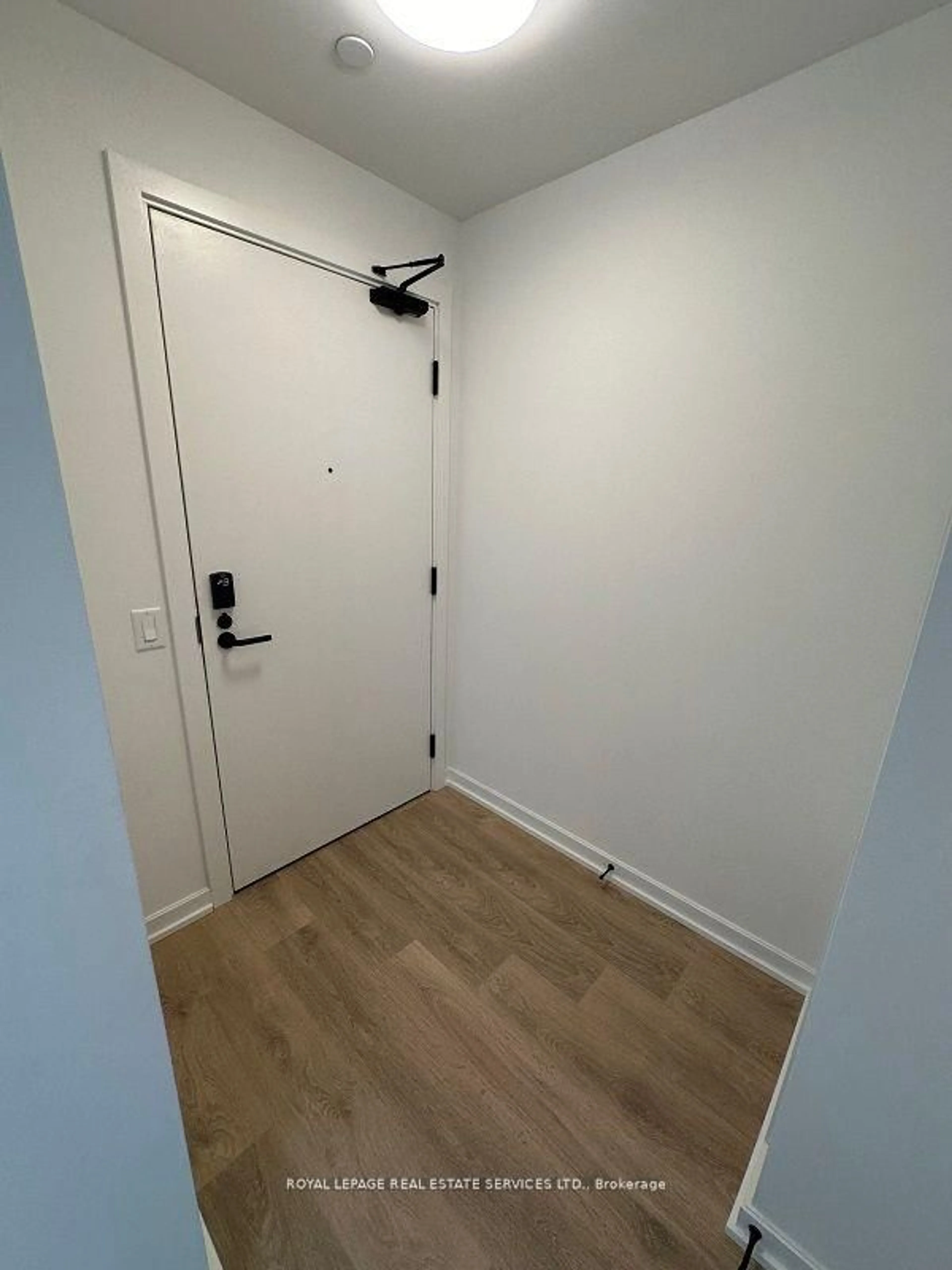 A pic of a room for 10 Graphophone Grve #1312, Toronto Ontario M6H 0E5
