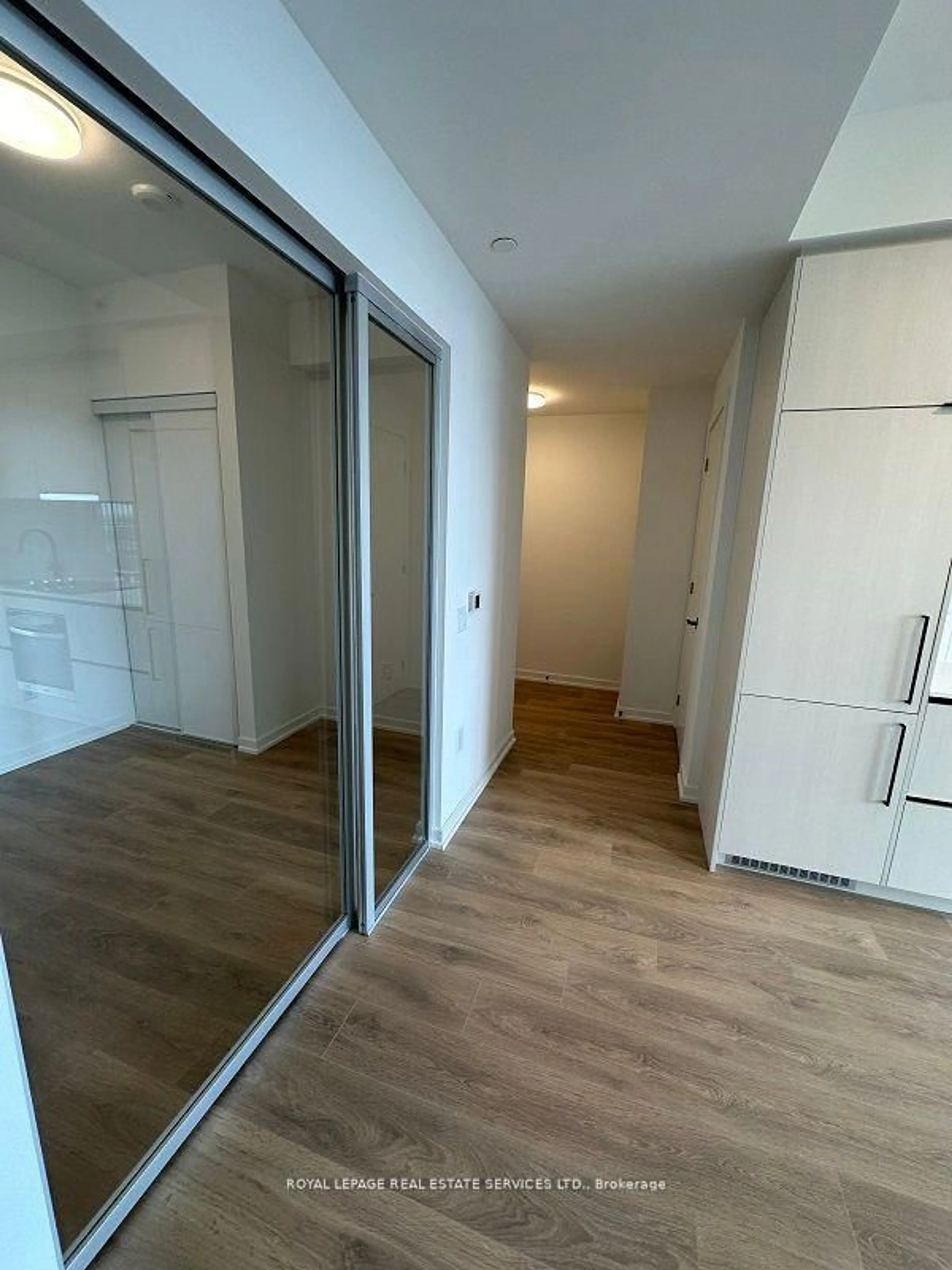 A pic of a room for 10 Graphophone Grve #1312, Toronto Ontario M6H 0E5