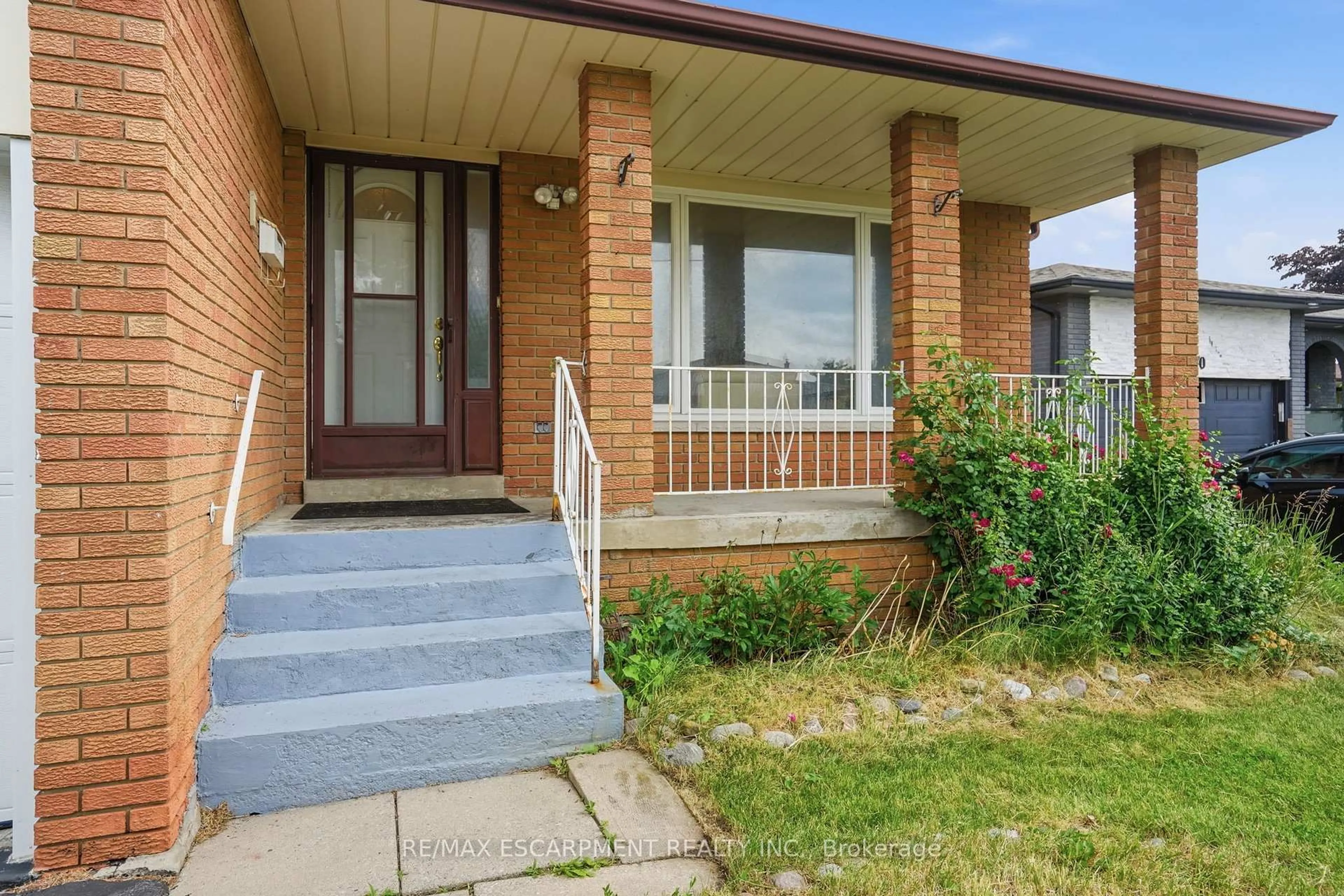 Home with brick exterior material, street for 464 Louis Dr, Mississauga Ontario L5B 2J6