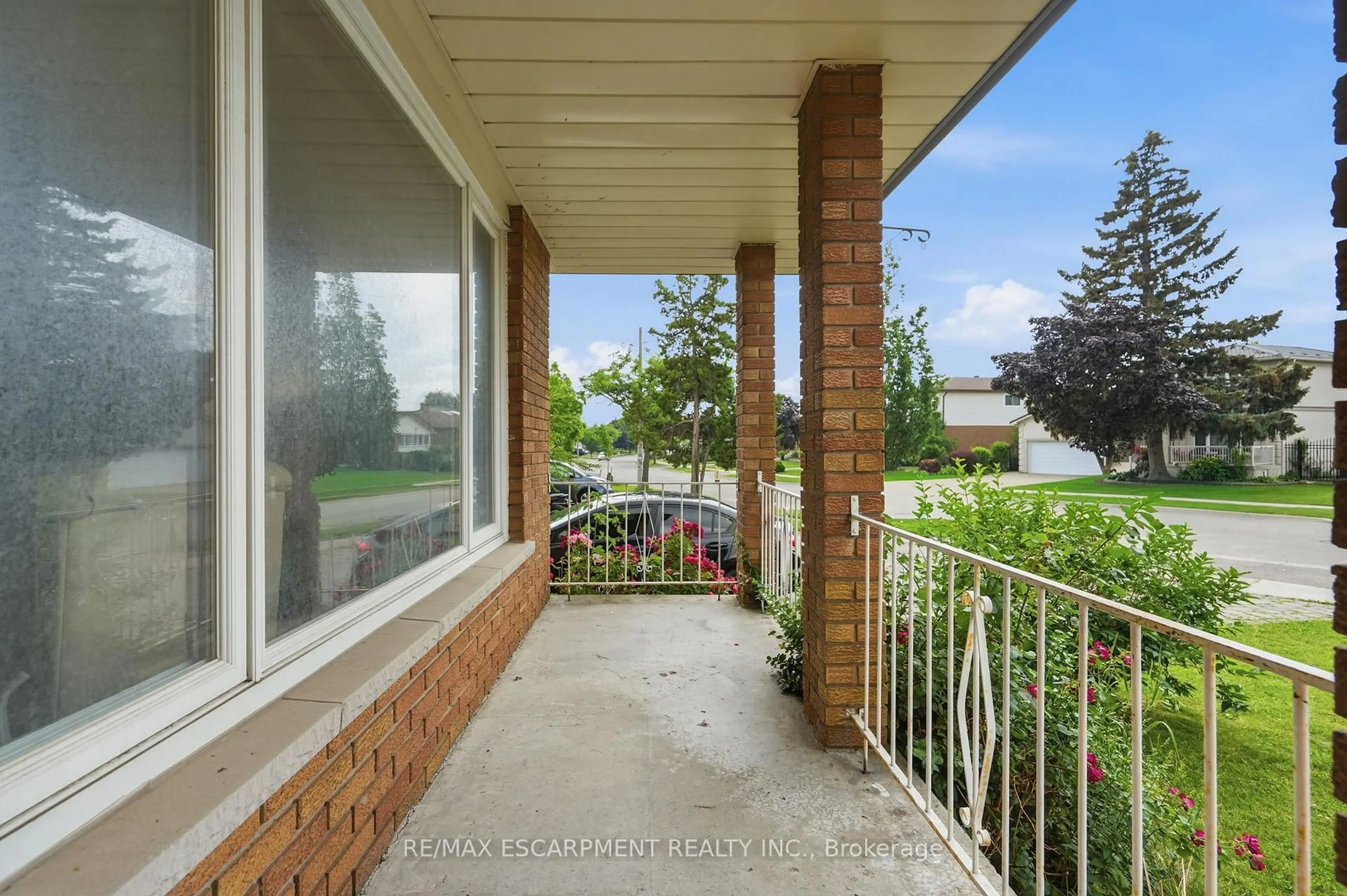 Unknown for 464 Louis Dr, Mississauga Ontario L5B 2J6