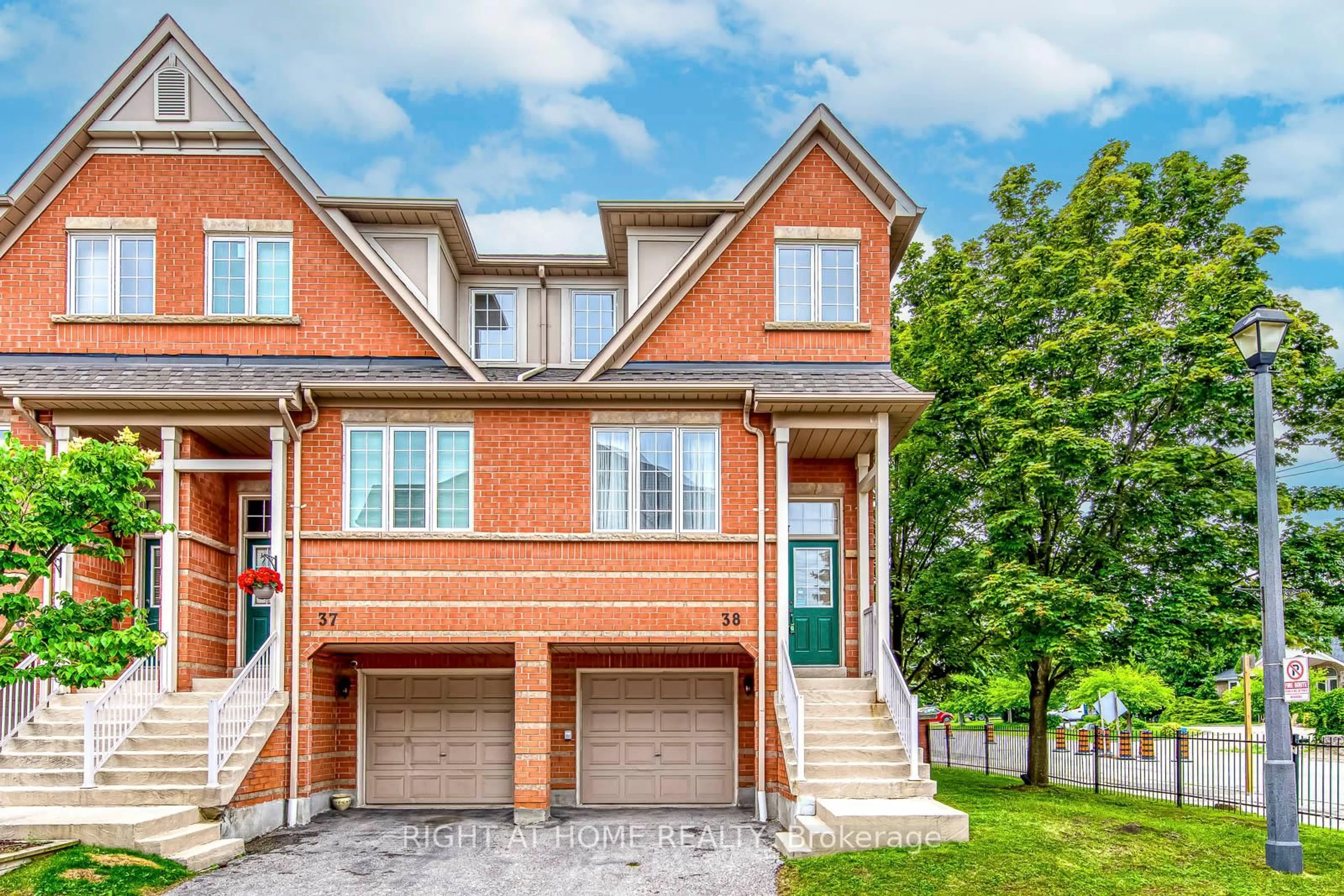 Home with brick exterior material, street for 38 Fairview Rd #38, Mississauga Ontario L5B 4J8