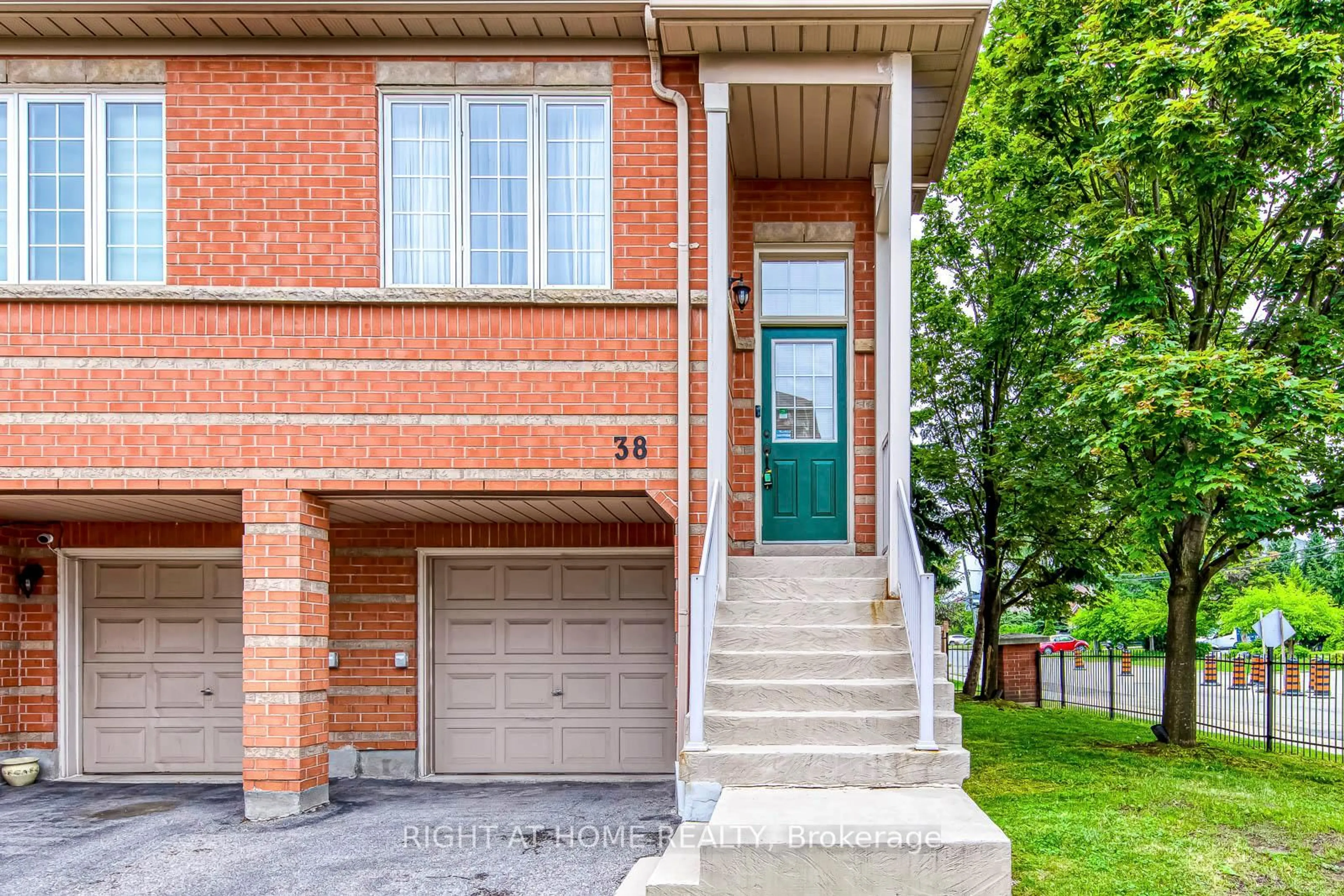 Home with brick exterior material, street for 38 Fairview Rd #38, Mississauga Ontario L5B 4J8