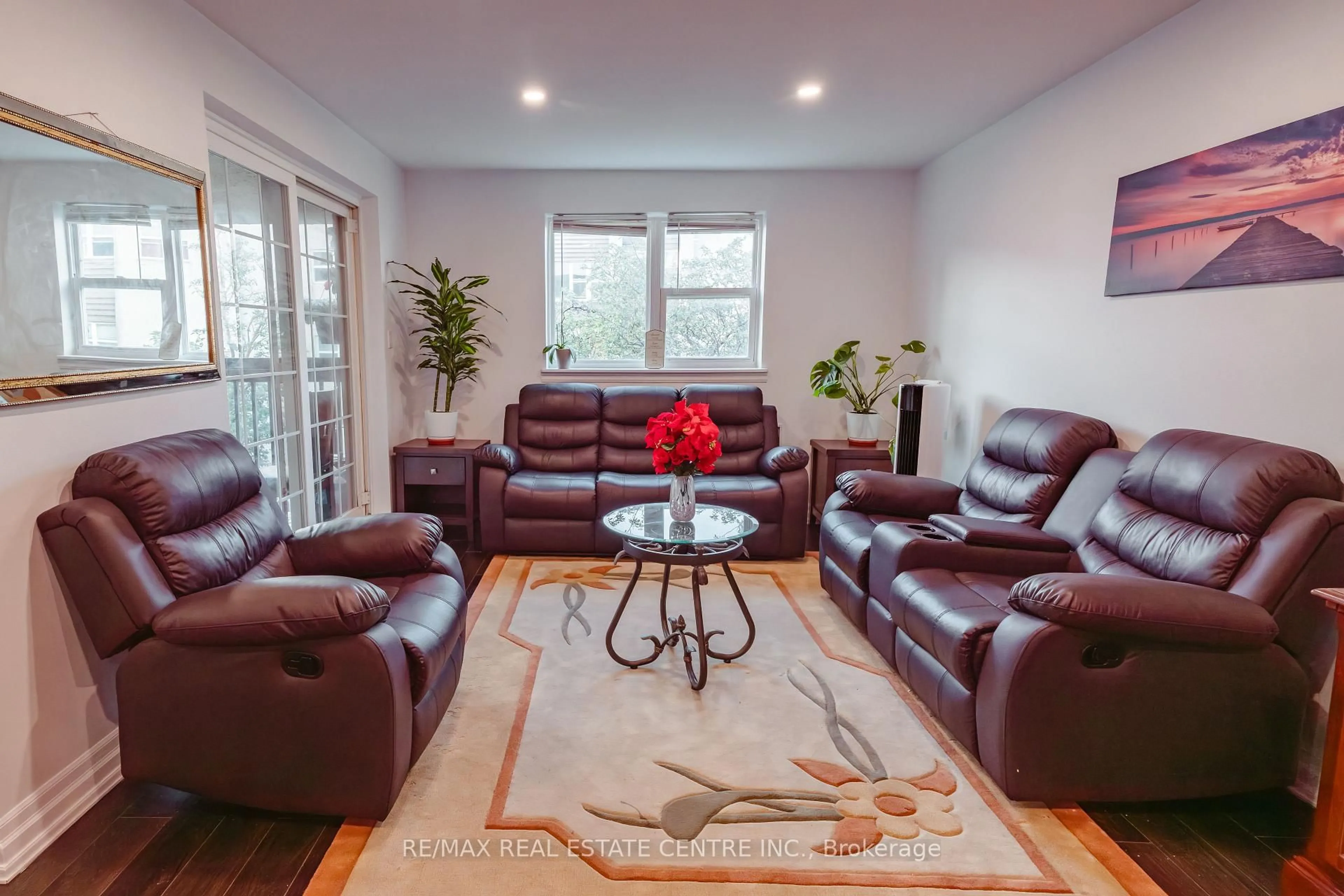 Living room with furniture, unknown for 1055 Dundas St #190, Mississauga Ontario L4Y 3X6