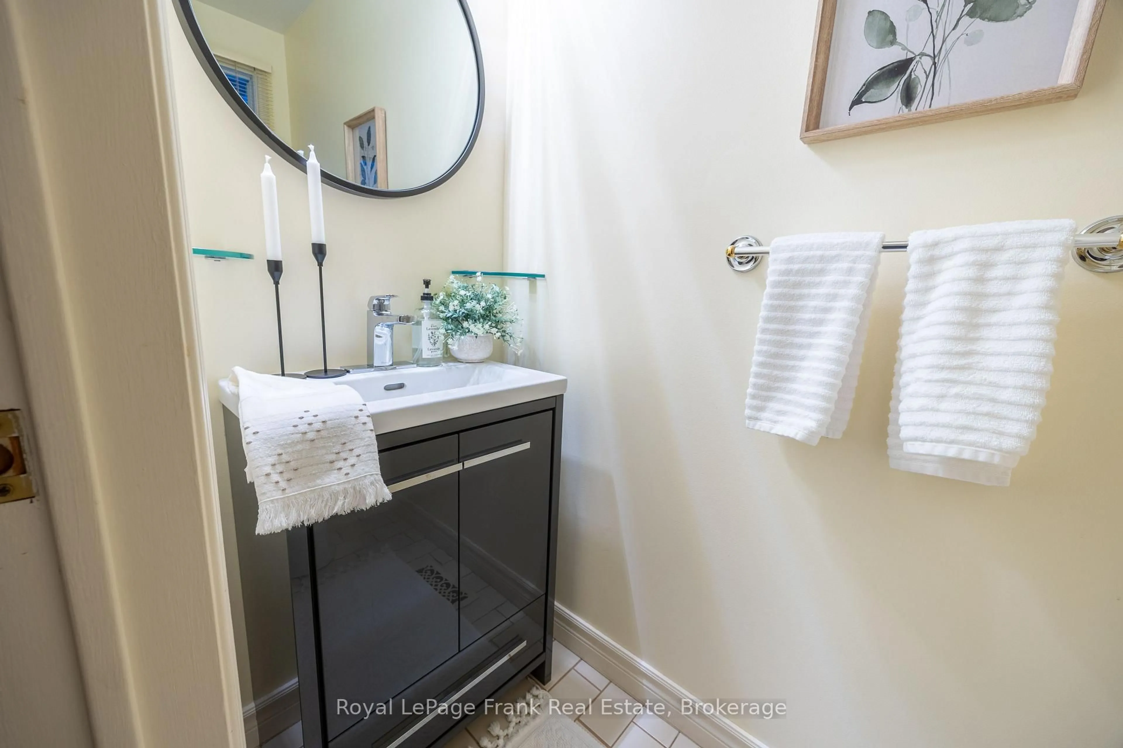 Standard bathroom, ceramic/tile floor for 385 THE EAST MALL #23, Toronto Ontario M9B 6C6