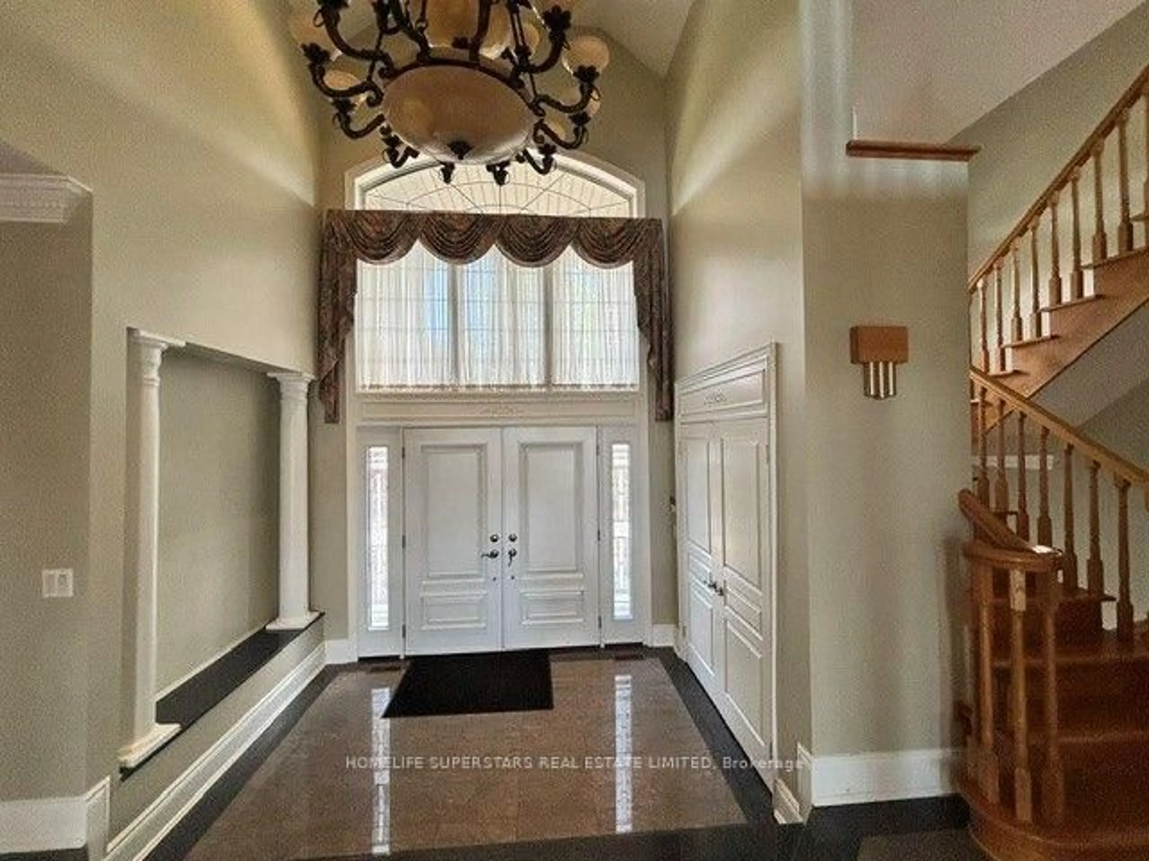 Indoor entryway for 7690 Mayfield Rd, Caledon Ontario L7E 0V9