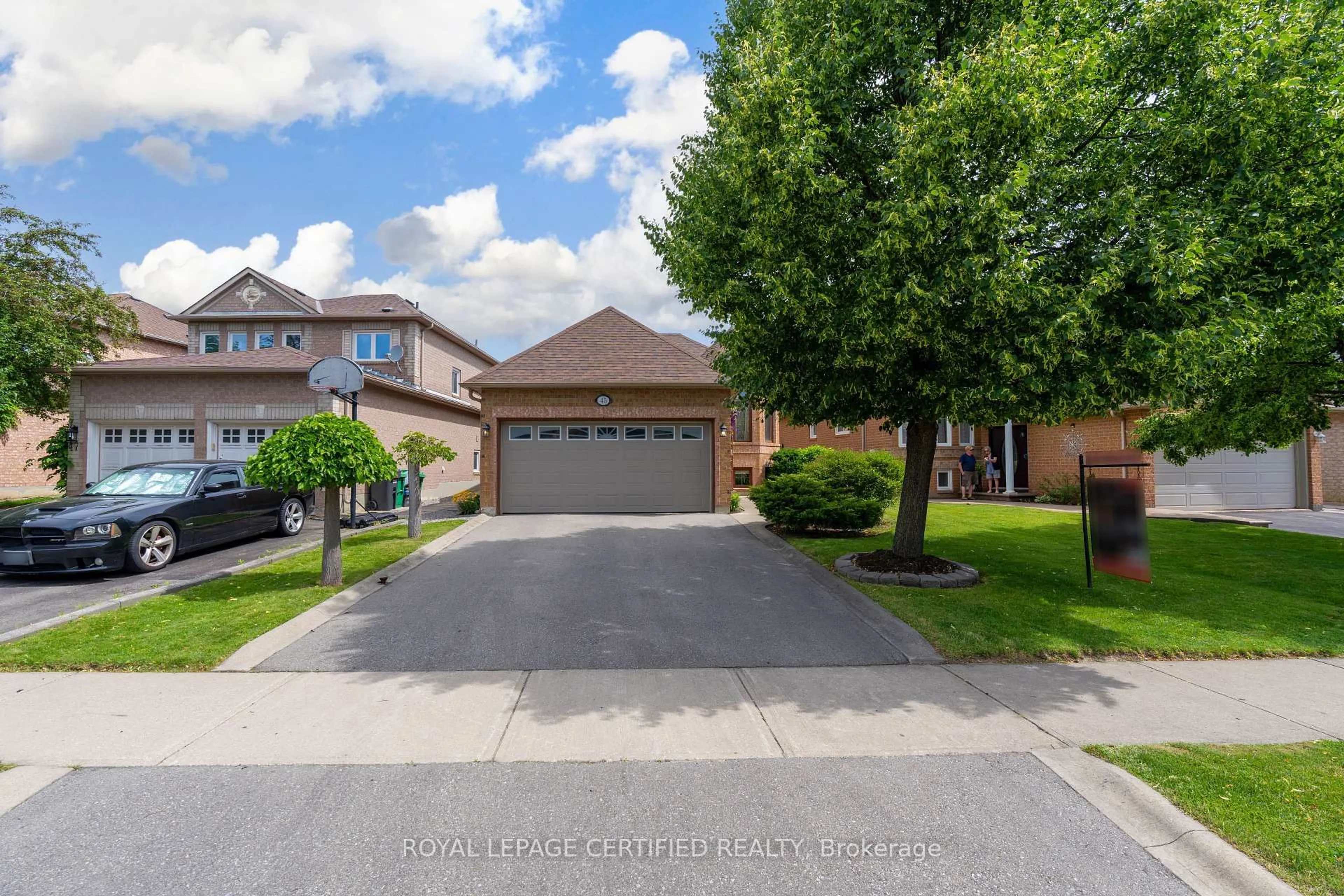 A pic from outside/outdoor area/front of a property/back of a property/a pic from drone, street for 45 Springview Dr, Brampton Ontario L6X 4M3