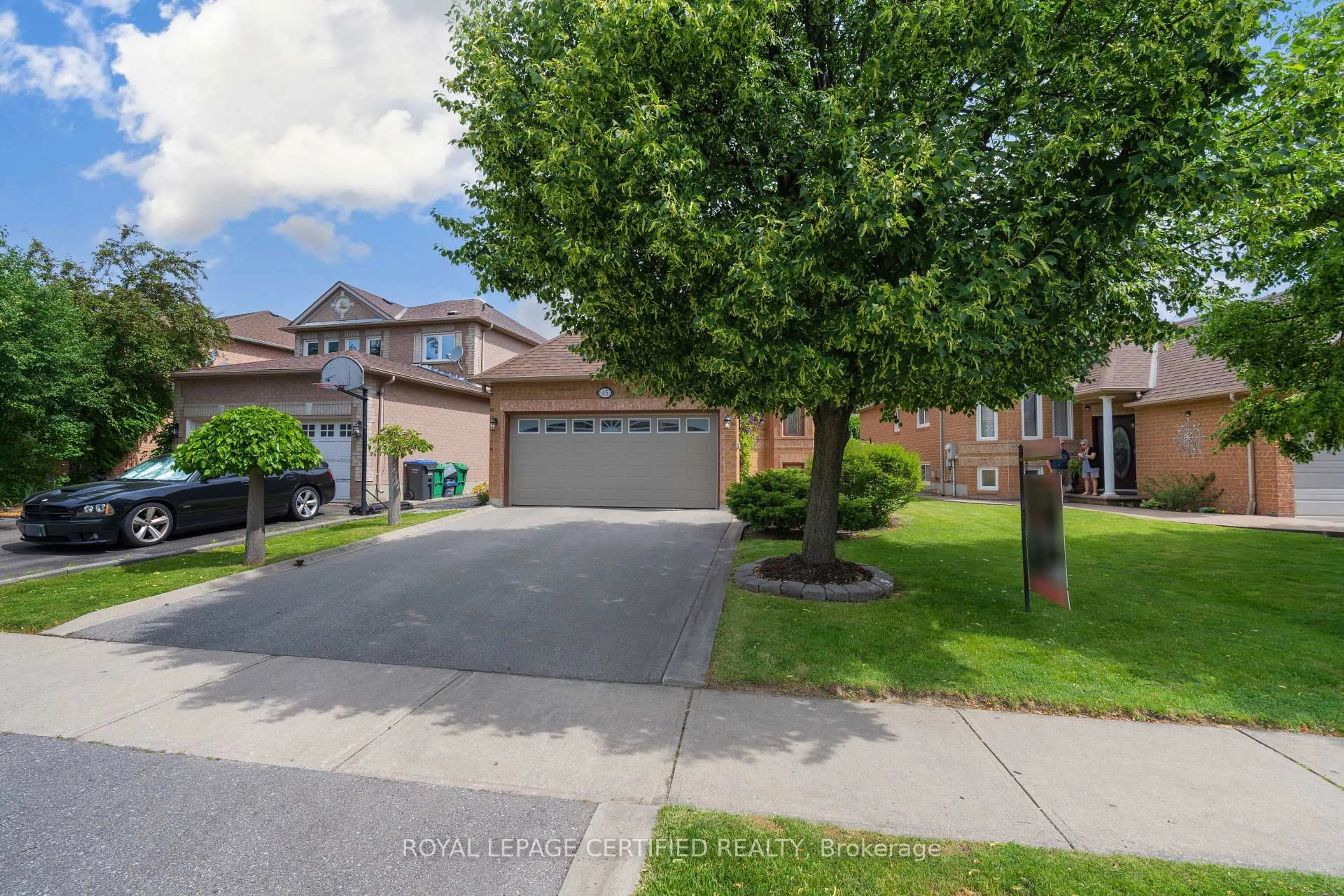 A pic from outside/outdoor area/front of a property/back of a property/a pic from drone, street for 45 Springview Dr, Brampton Ontario L6X 4M3