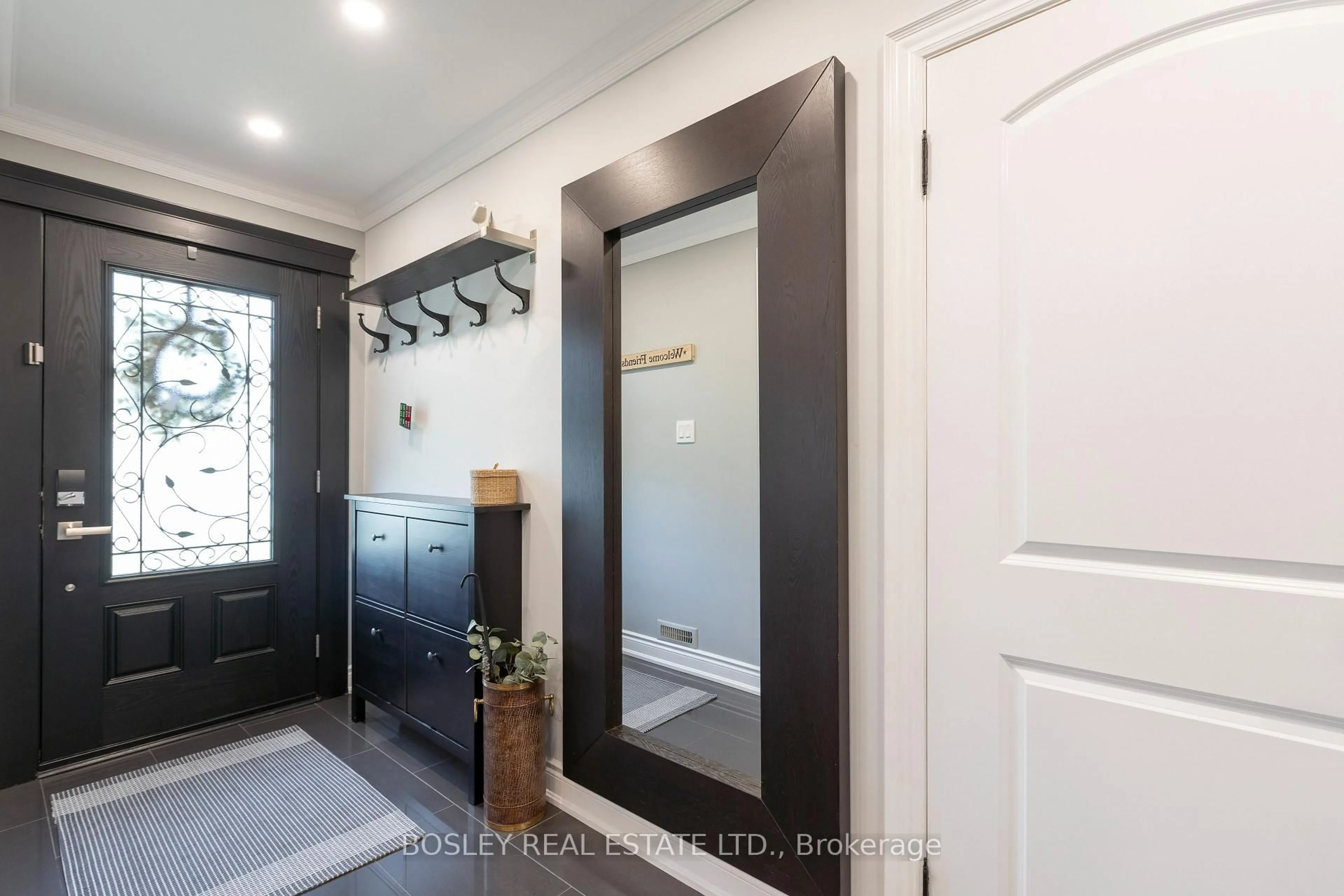 Indoor entryway for 15 Wareside Rd, Toronto Ontario M9C 3B1