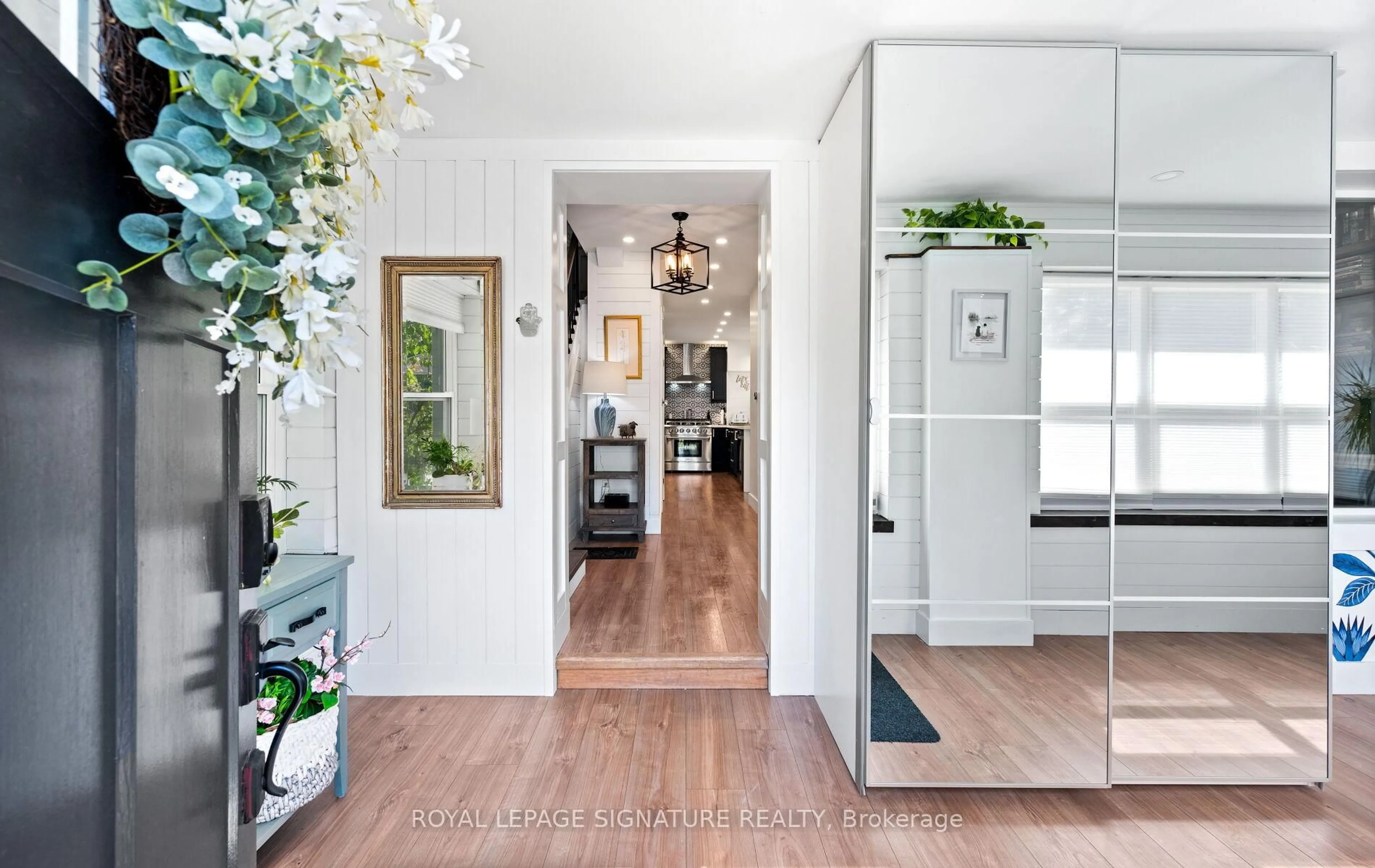Indoor entryway for 265 Arthur St, Halton Hills Ontario L7J 1M2