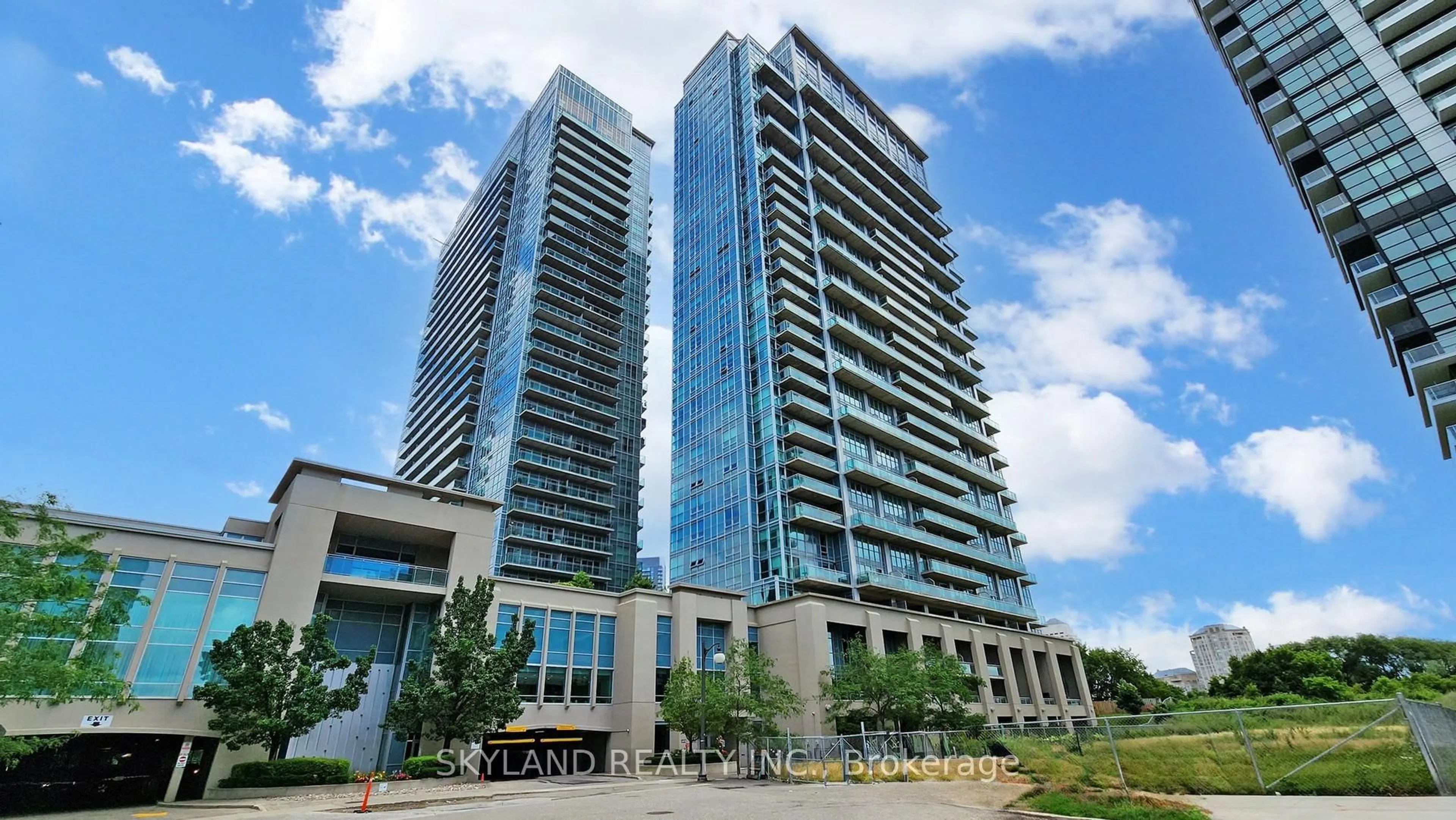 Indoor foyer for 165 Legion Rd #2528, Toronto Ontario M8Y 0B3