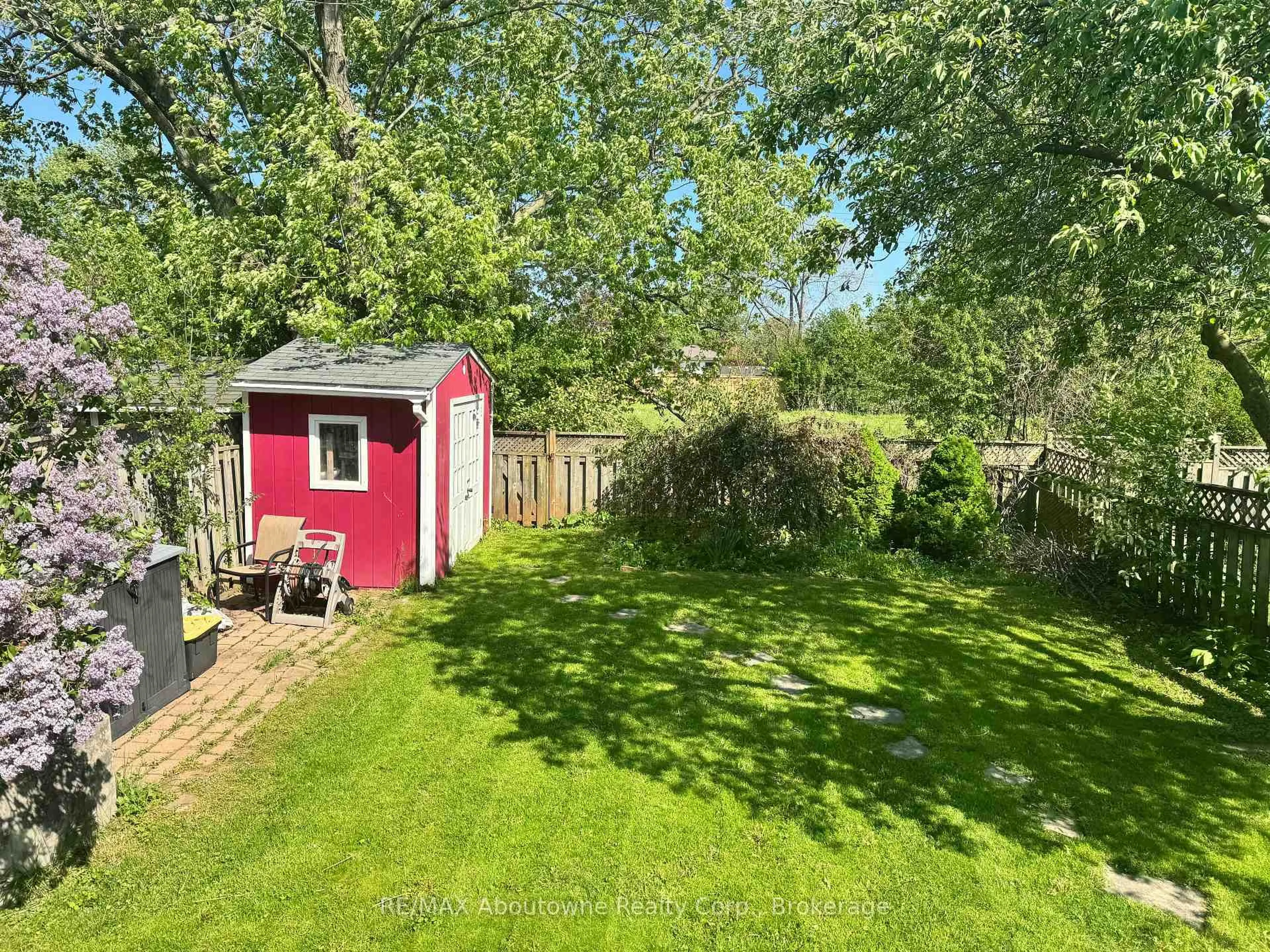 Shed for 637 Lomond Cres, Burlington Ontario L7L 2N8