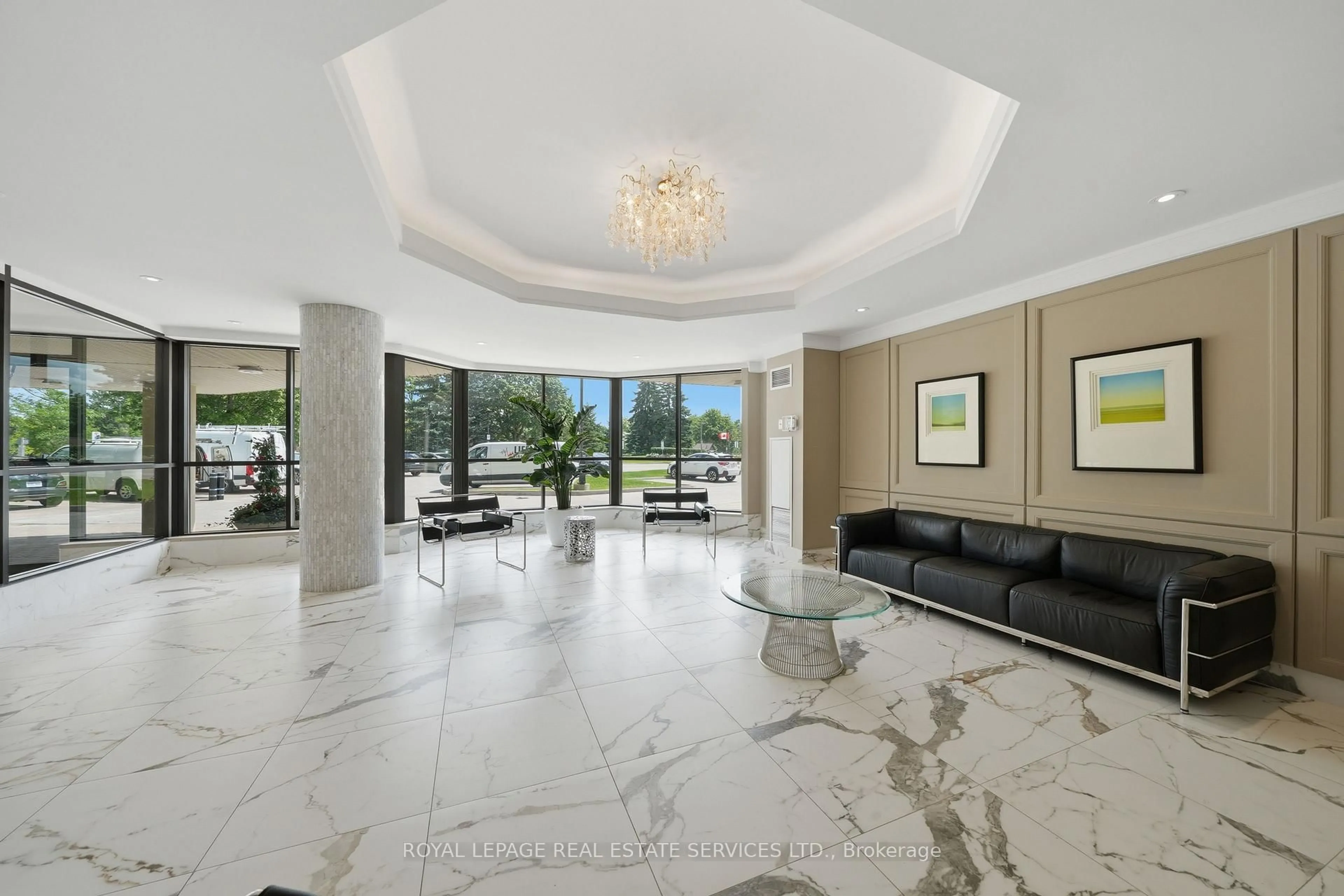 Lobby for 1155 Bough Beeches Blvd #405, Mississauga Ontario L4W 4N2