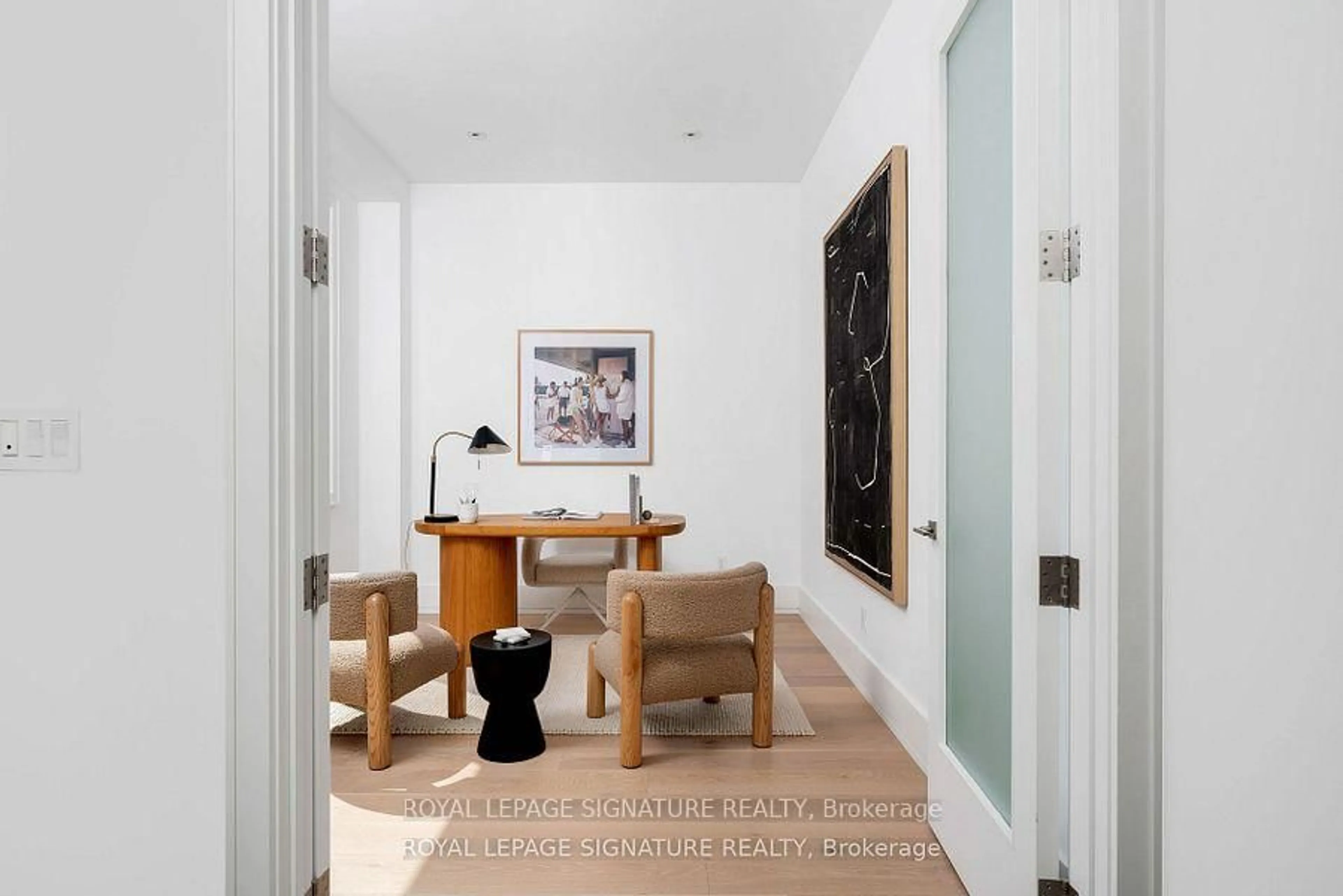 Indoor entryway for 34 Edgecroft Rd, Toronto Ontario M8Z 2B6