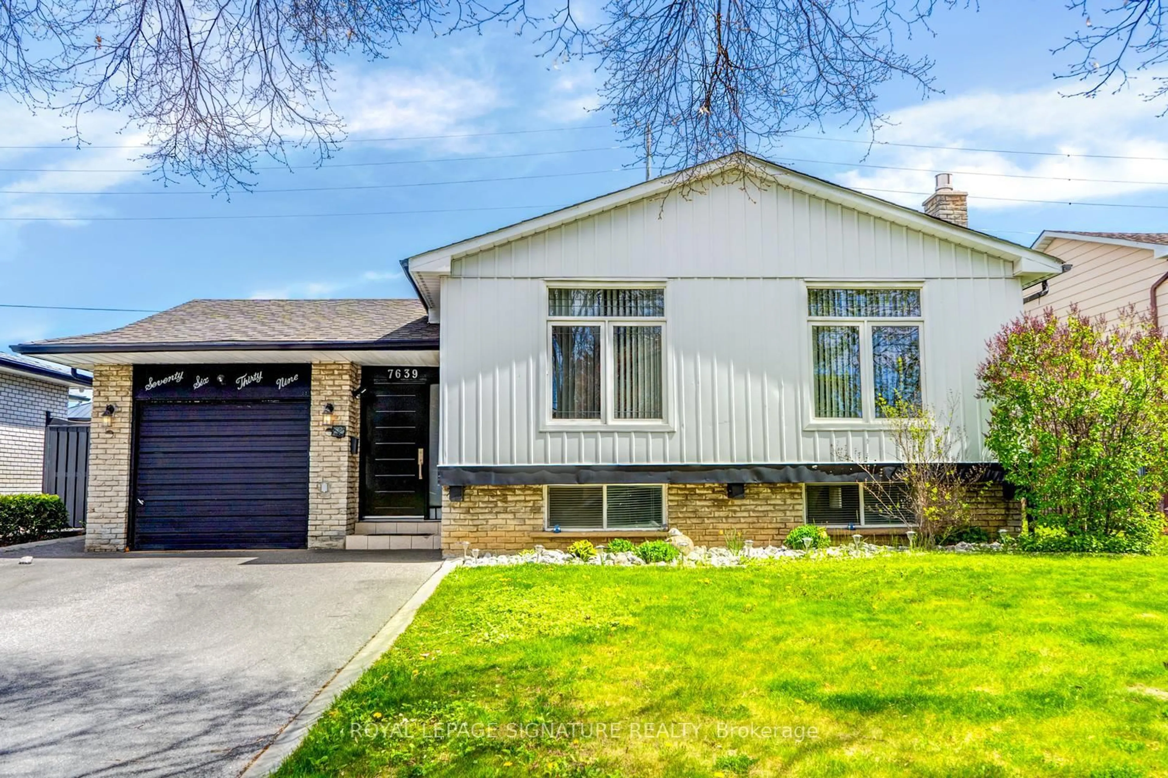 Home with brick exterior material, street for 7639 Kittridge Dr, Mississauga Ontario L4T 3L9