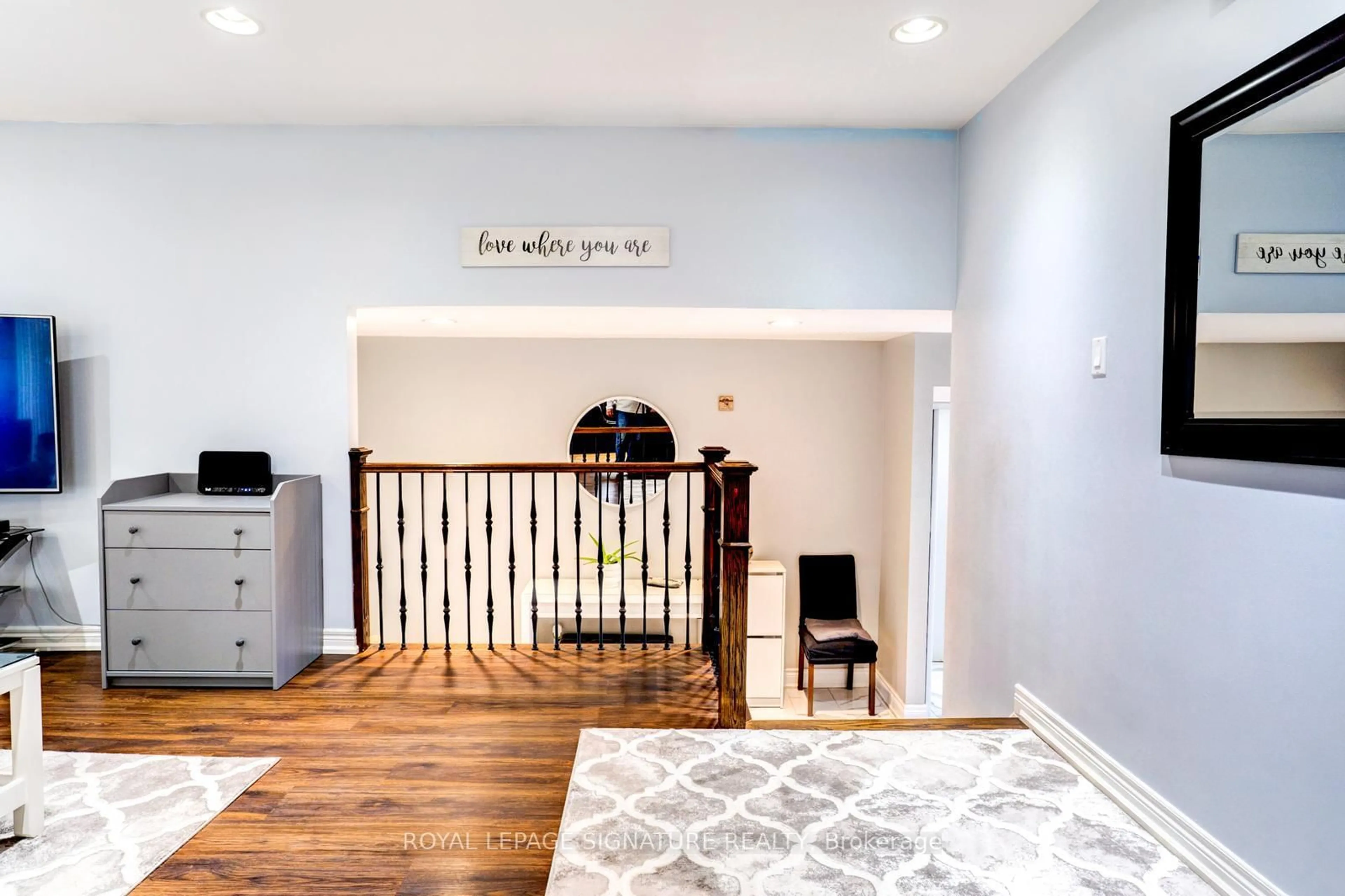 Indoor entryway for 7639 Kittridge Dr, Mississauga Ontario L4T 3L9
